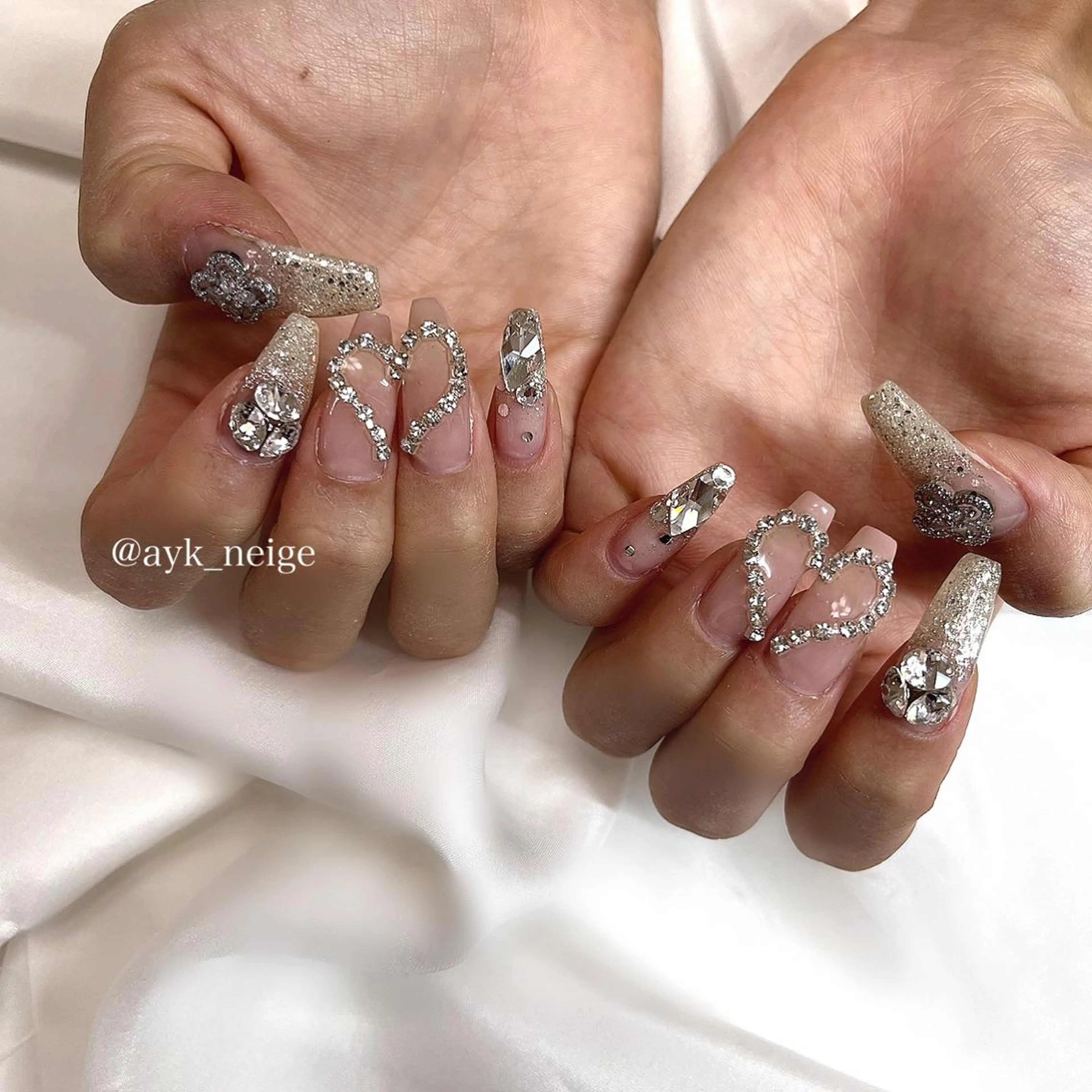 ネイル フットネイル グラデーション キラキラネイル 韓国ネイル マグネットネイル n'eige nail所属・大谷 綾香のネイルデザイン