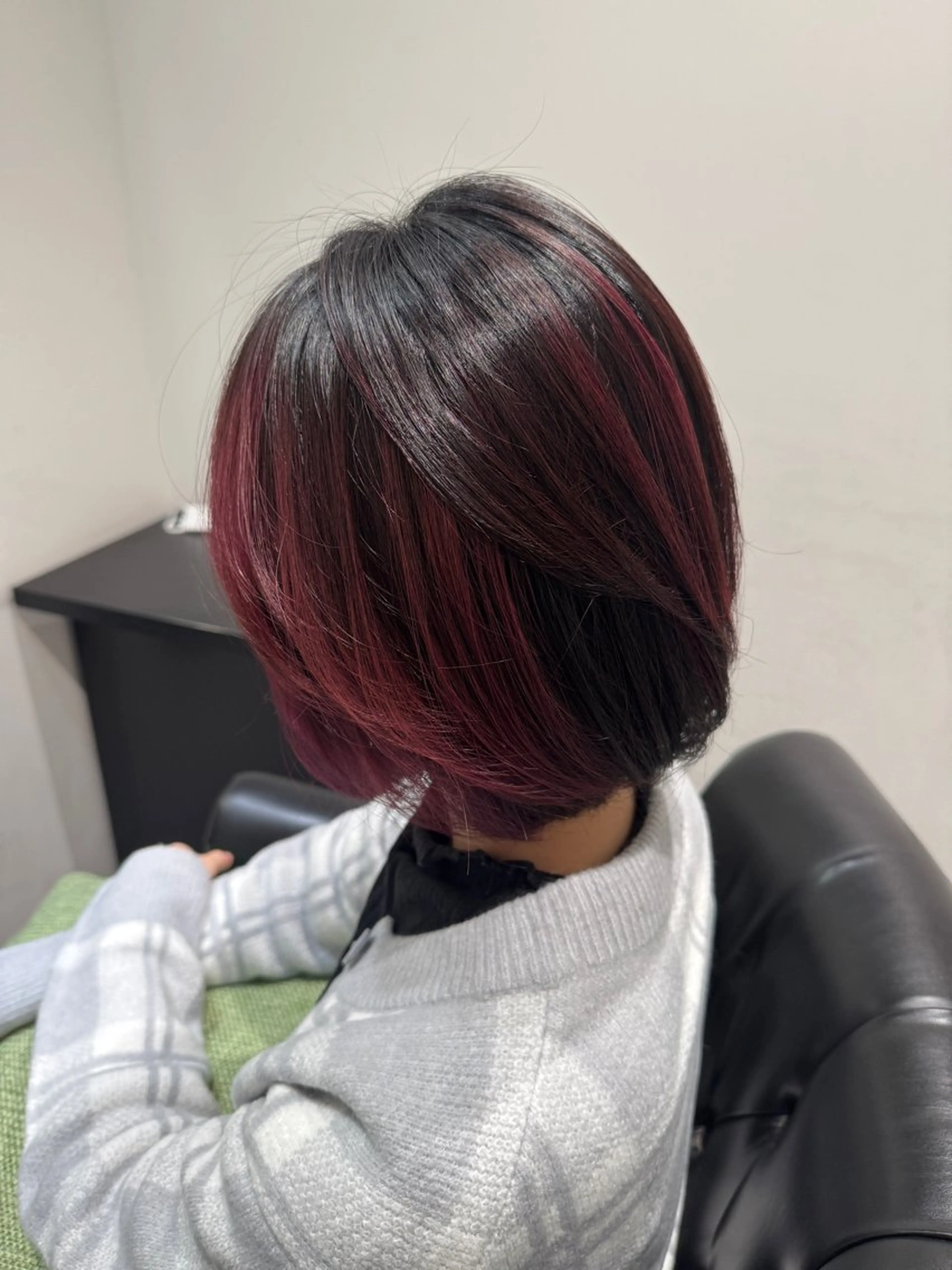 セミロング カラー 韓国レイヤー➰北田 陸斗➰コテ巻きパーマのヘアスタイル