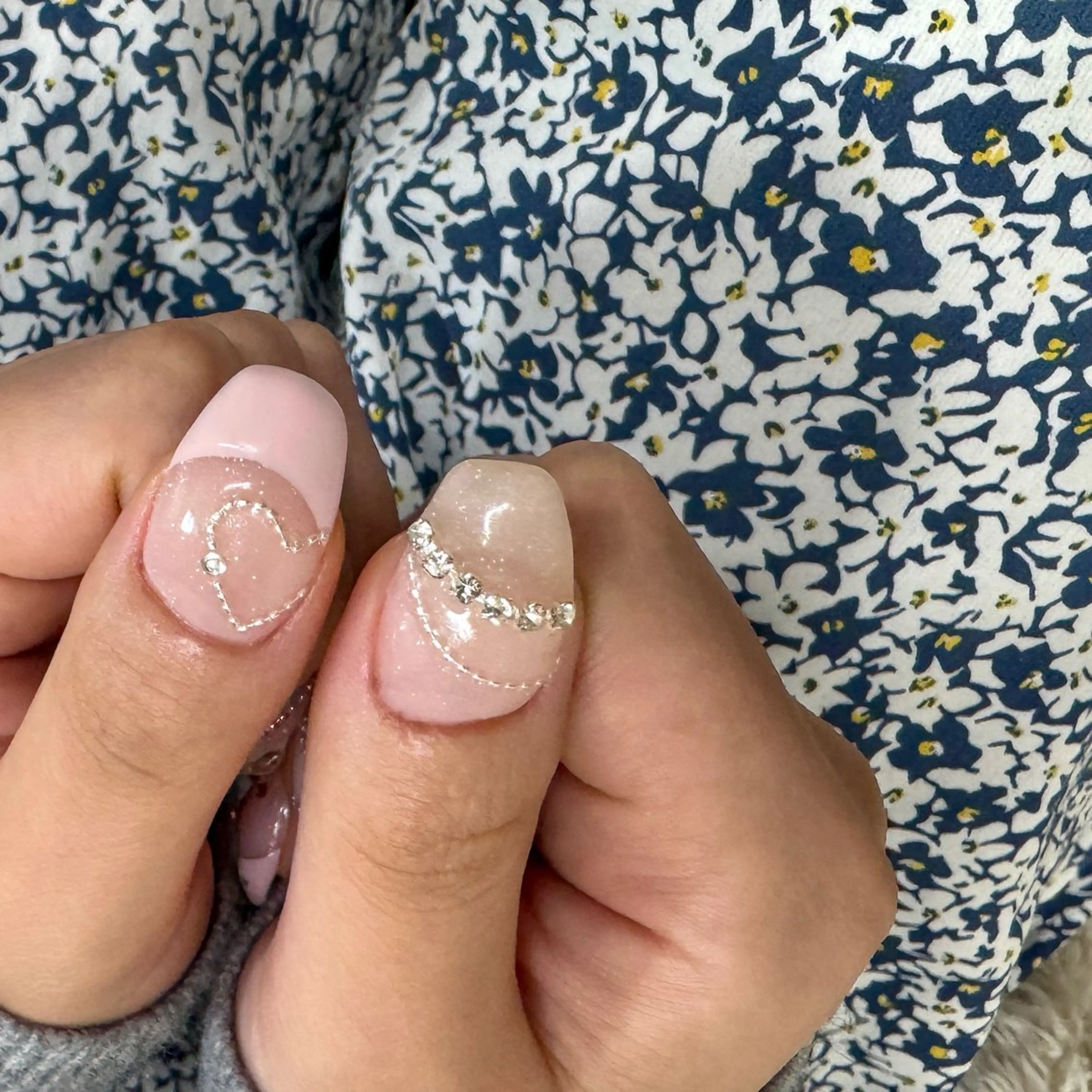 ネイル オーロラネイル フレンチネイル ハート ピンク シルバー ハンドネイル pointillé .ayaのネイルデザイン