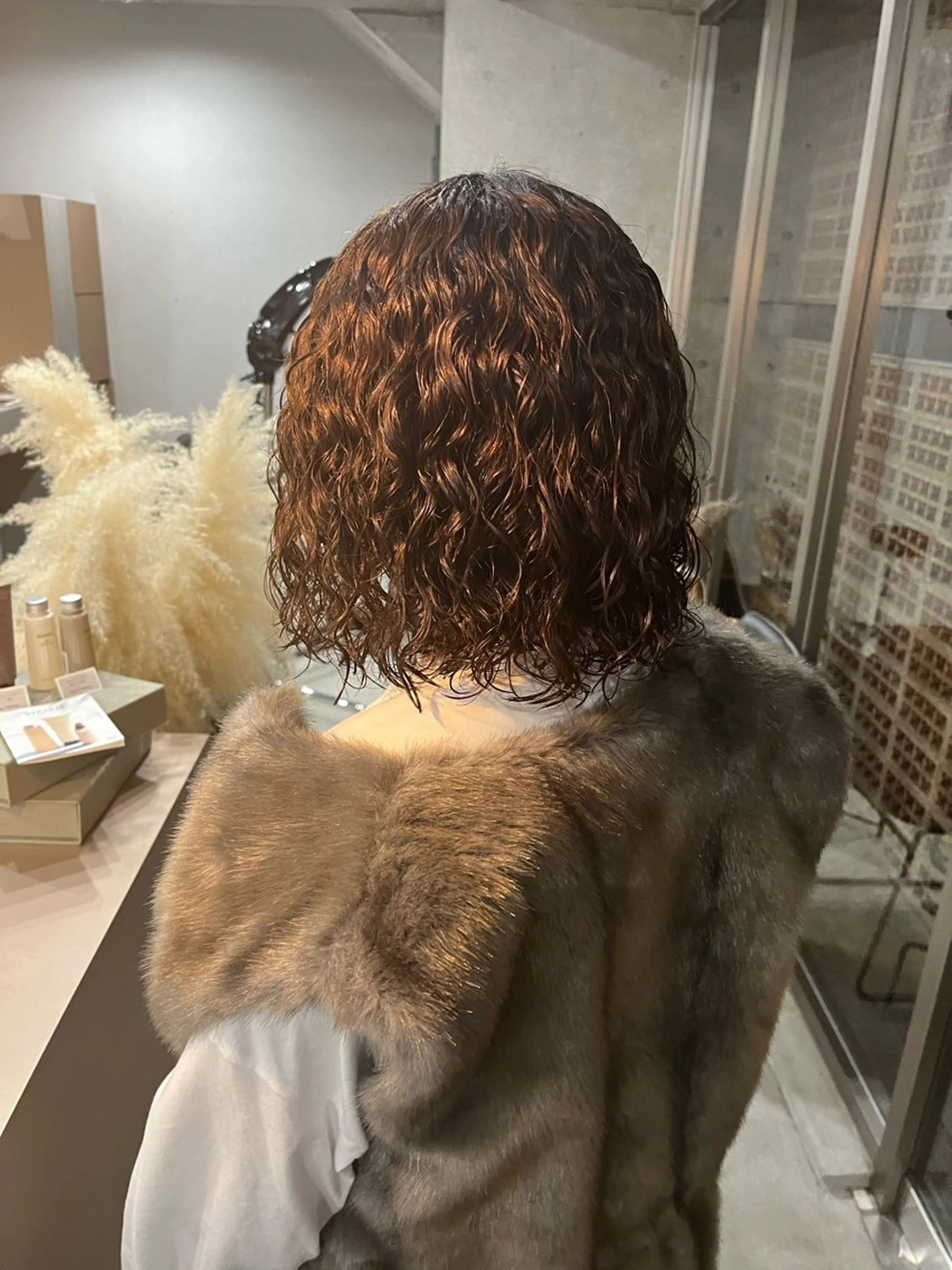 ミディアム パーマ ショートカット無料/ 小顔ショートのヘアスタイル