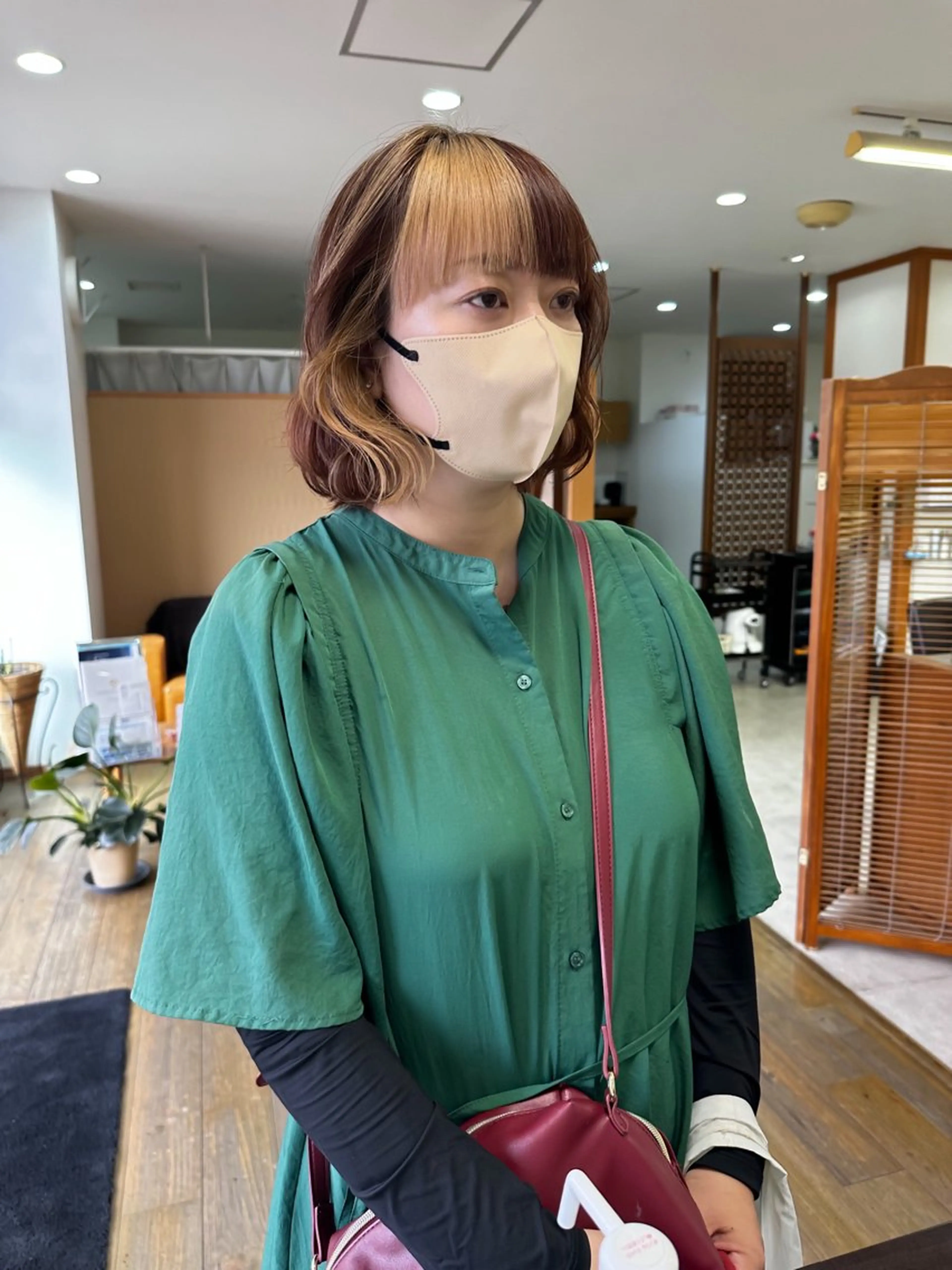 ミディアム カラー カット ヘアカラー トリートメント peg.hair所属・ブリーチカラー🫧 森　凪沙のヘアスタイル