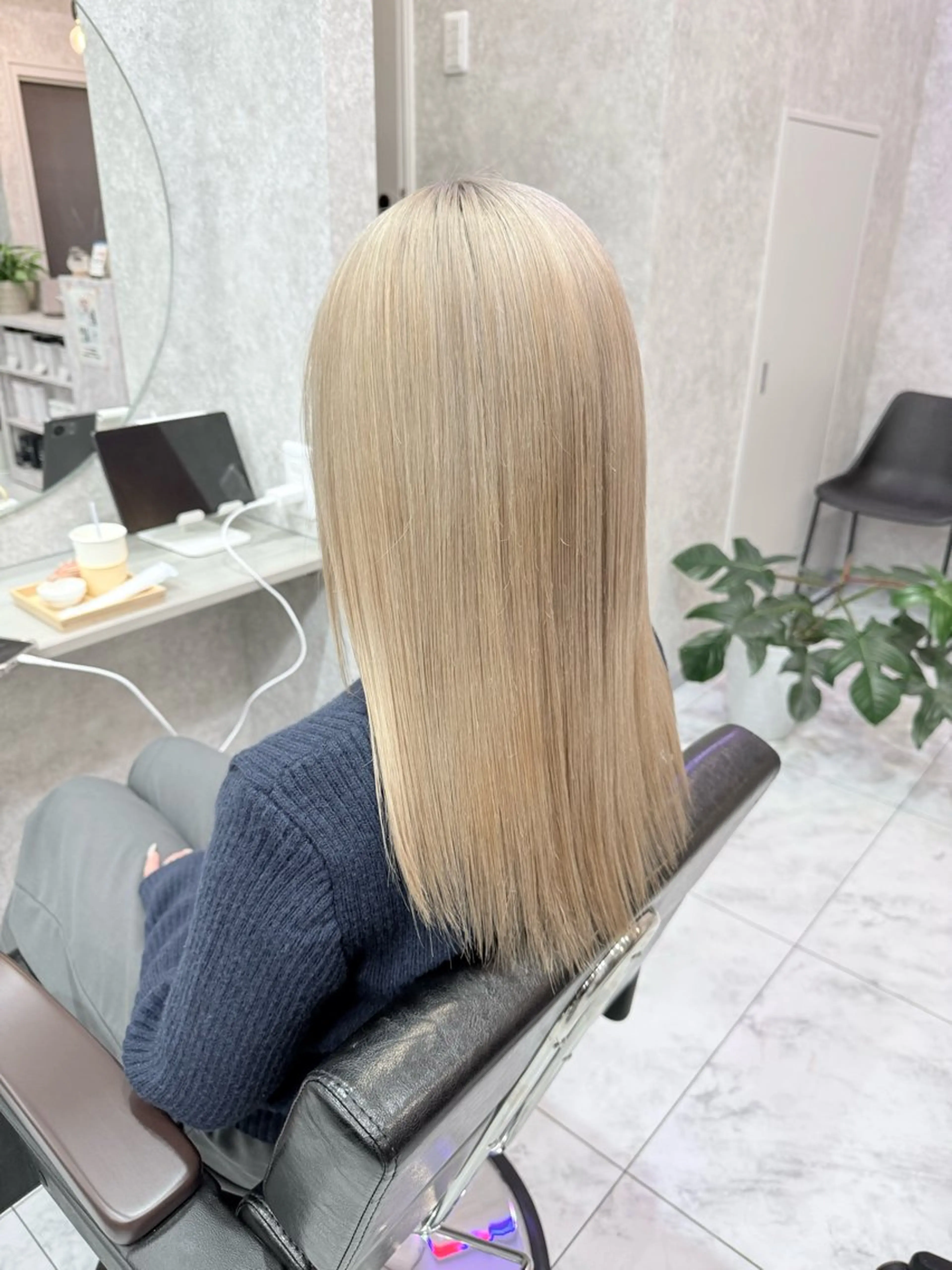 セミロング カラー 🌺ハイトーン🌺 矢葺 なぎさ🌺🌺のヘアスタイル