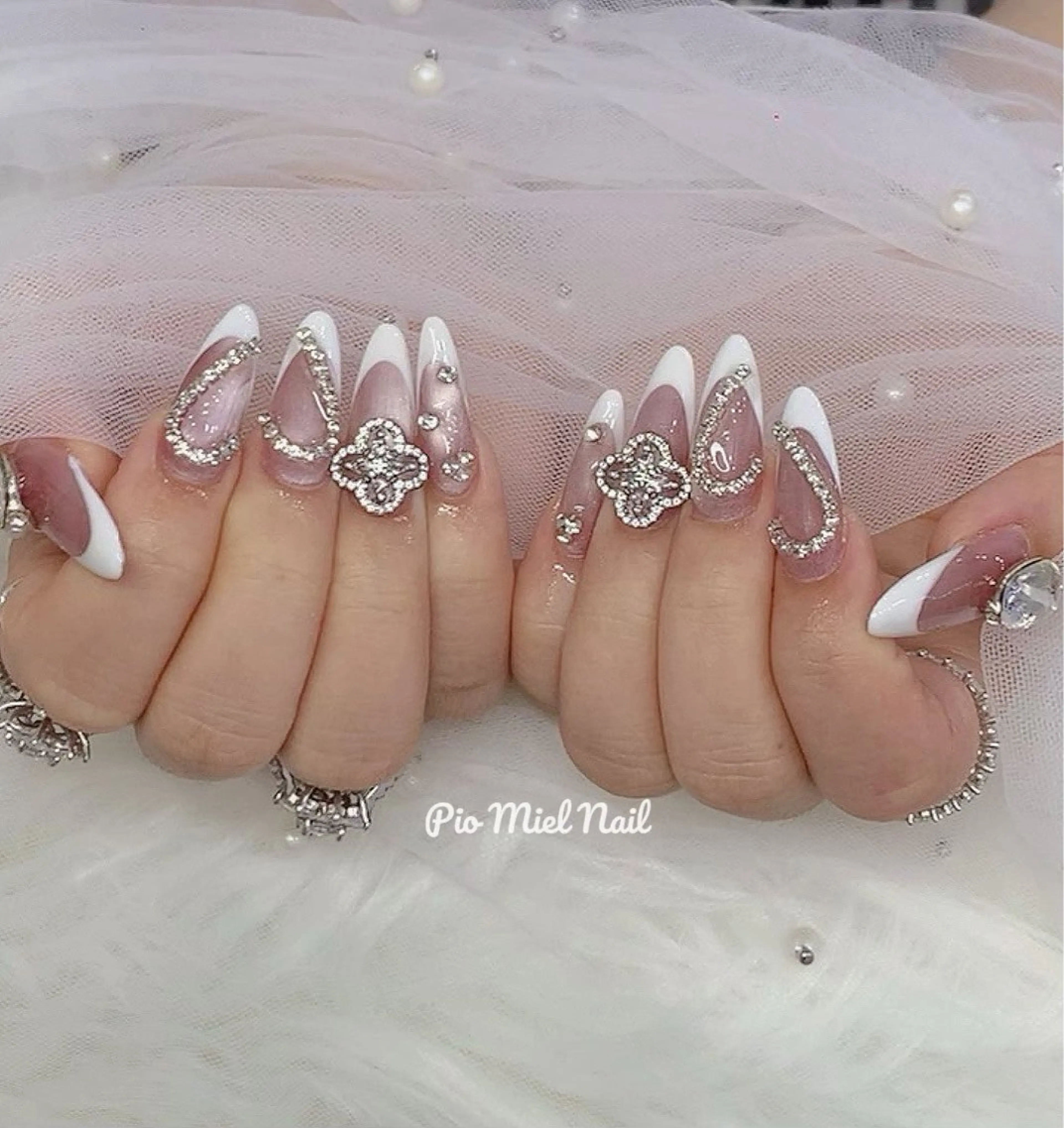 ネイル クリアネイル フラワーネイル フレンチネイル ガーリー ロングネイル ハンドネイル momo 長さだしのネイルデザイン