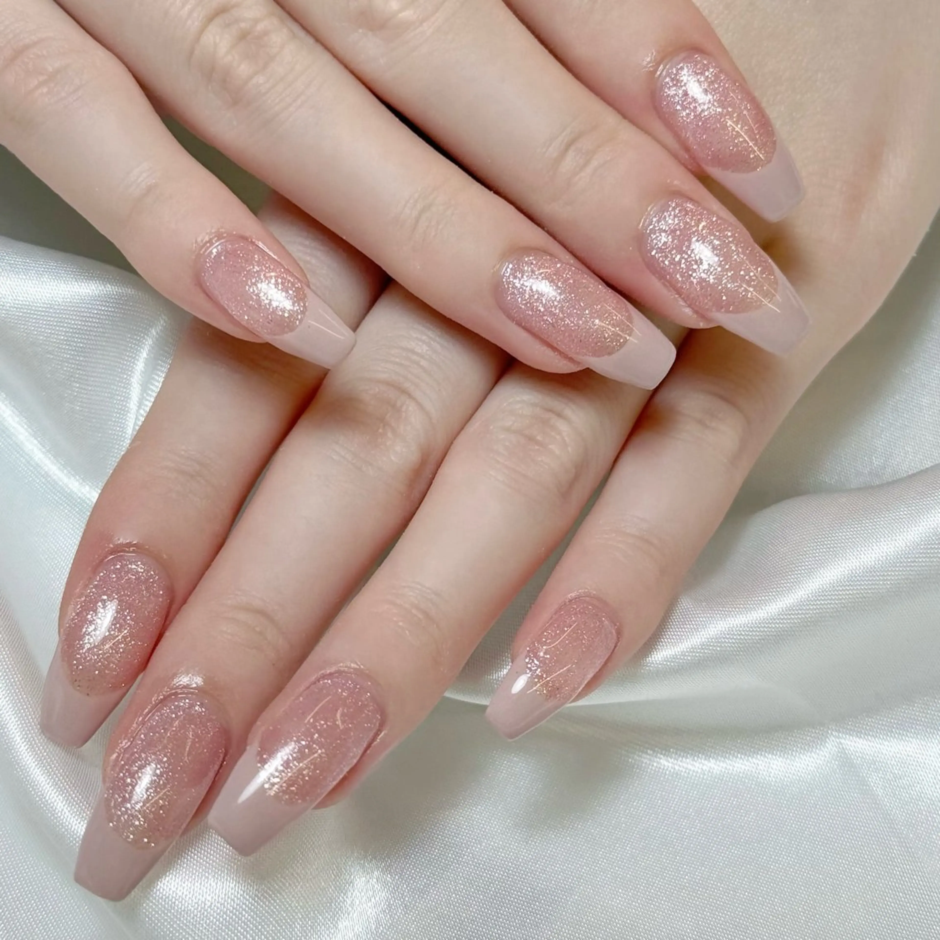 ネイル オーロラネイル ブルー フラッシュネイル フットネイル フレンチネイル ハンドネイル fein. miku🎀🍼のネイルデザイン