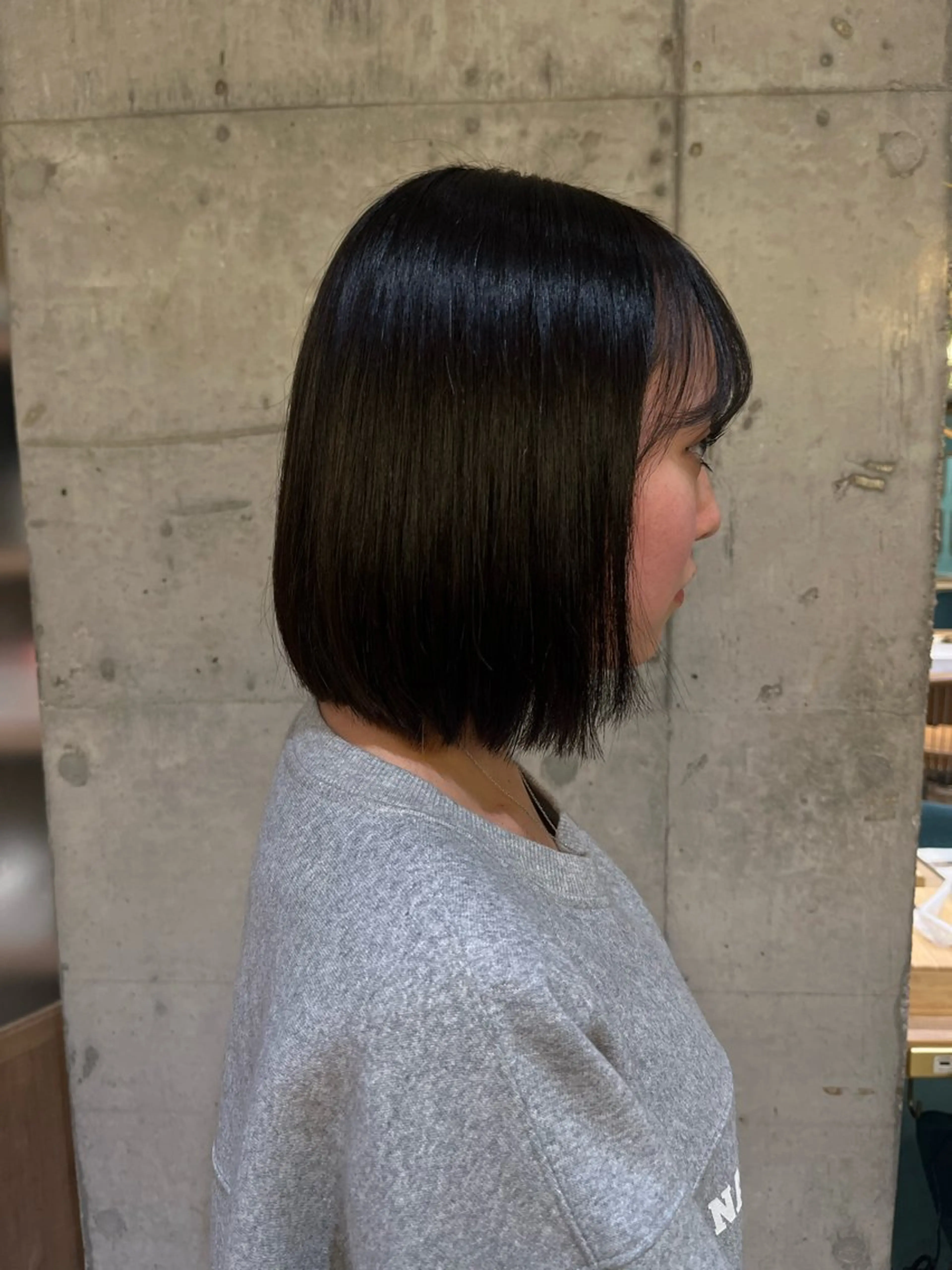 ミディアム ボブ rinaブリーチなし 透明感カラーのヘアスタイル