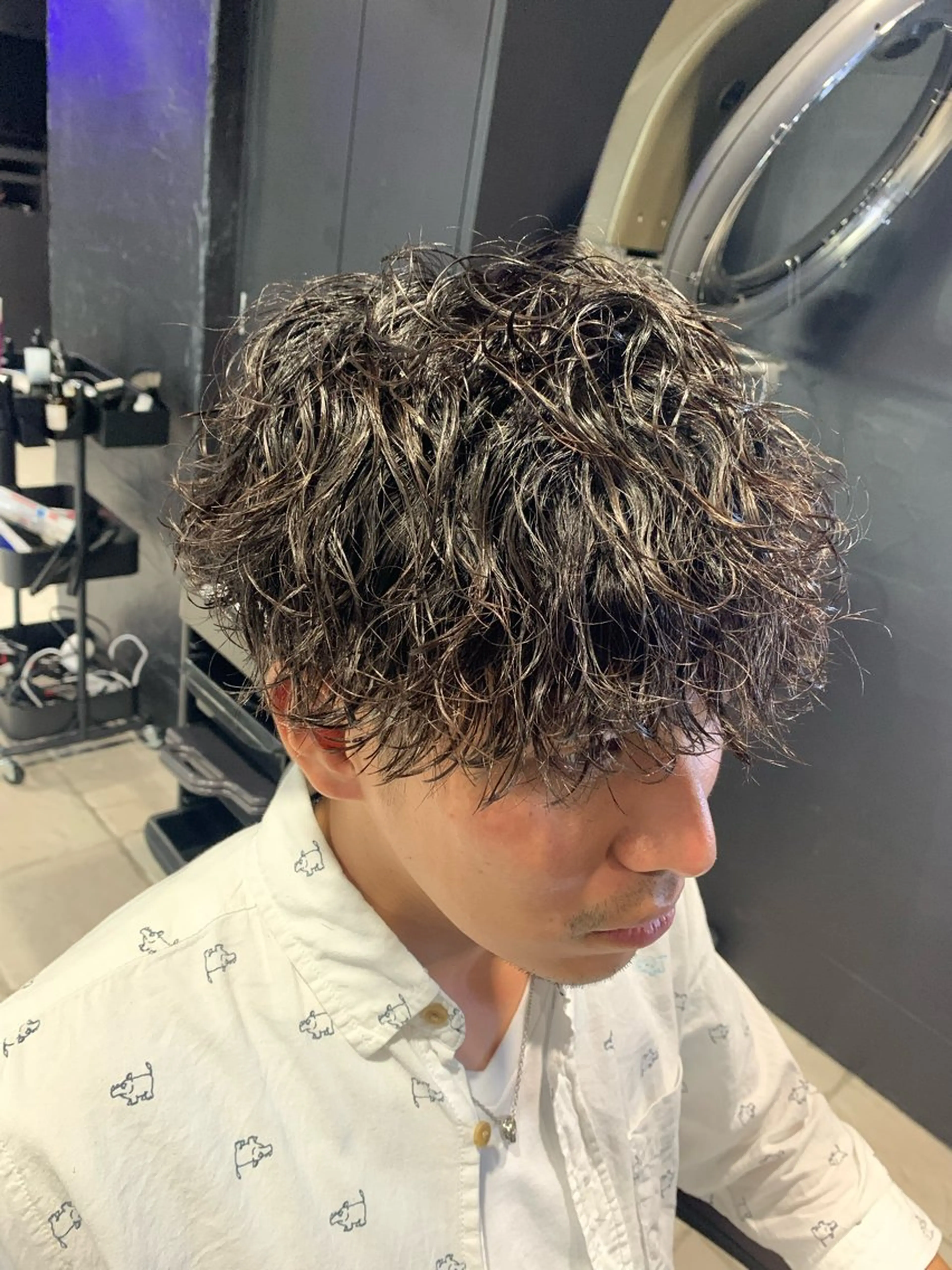 ショート メンズ メンズハイライト メンズパーマ プードルパーマ スペインカール スパイキーショート カット ヘアカラー パーマ ヘアセット メンズパーマ/難波/ 心斎橋　室園亮佑のヘアスタイル