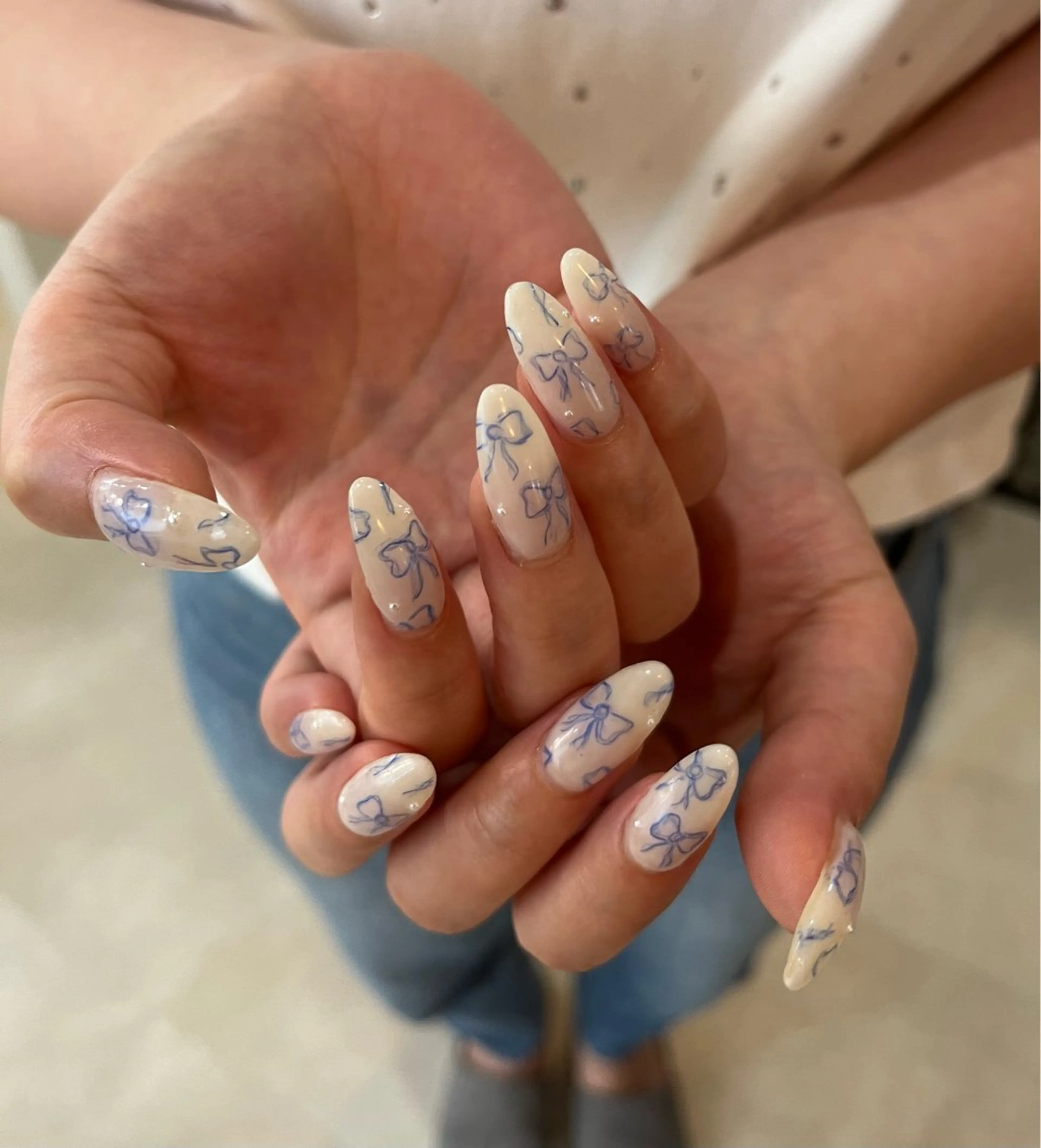 ネイル 韓国ネイル リボン ホワイト ハンドネイル 市本 葵のネイルデザイン