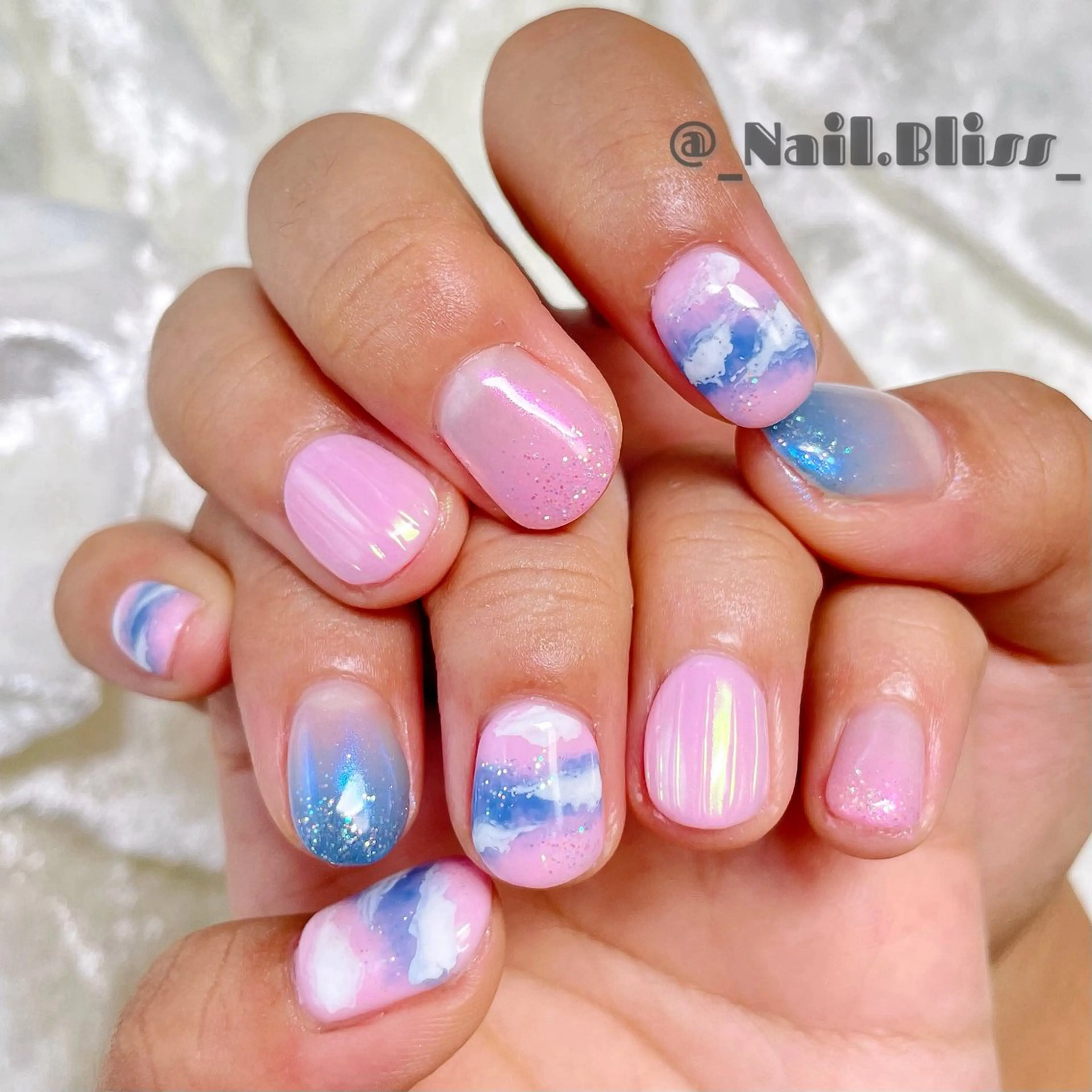 ネイル オーロラネイル 持ち込み ハンドネイル NAIL BLISSのネイルデザイン