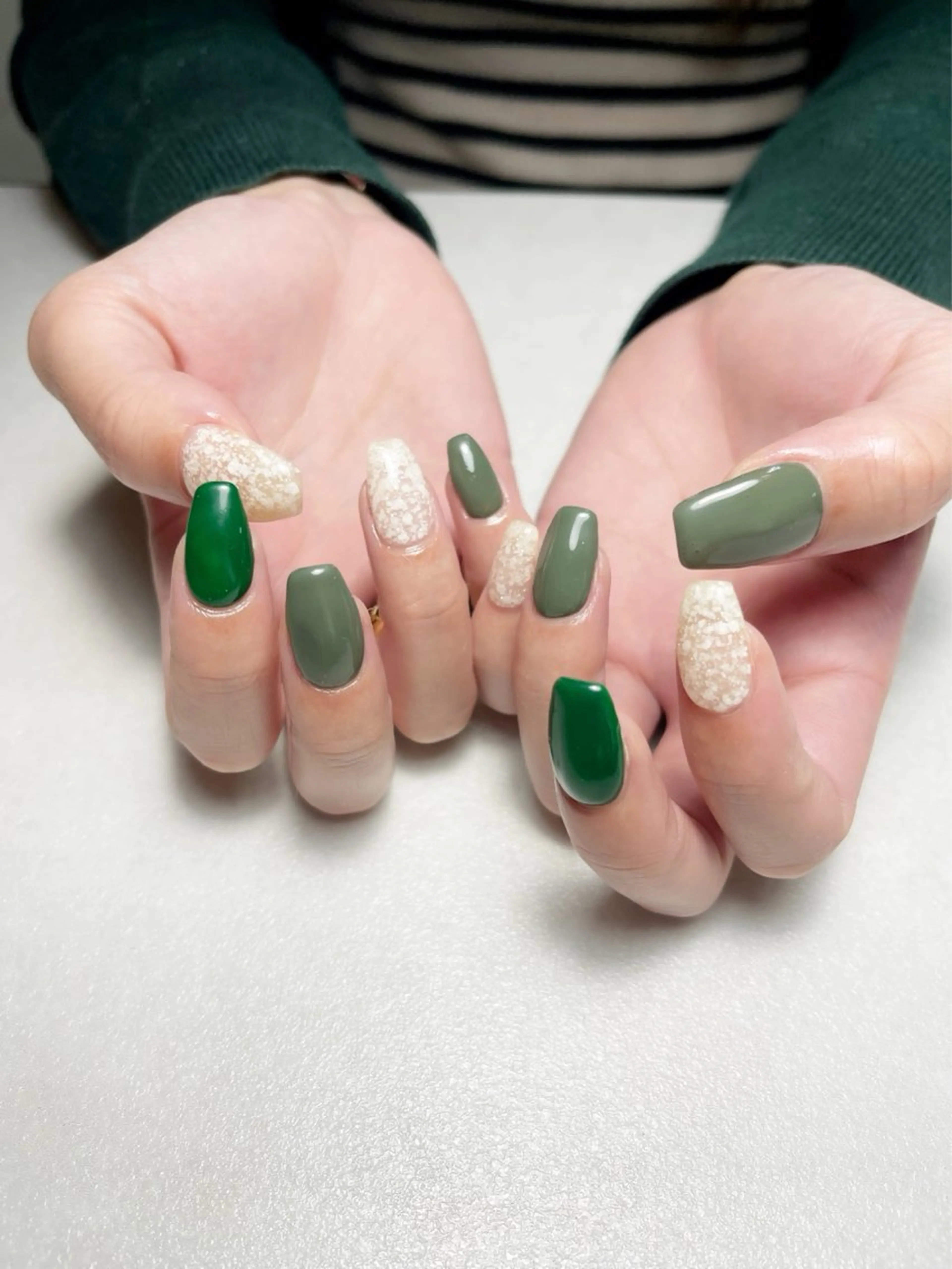 ネイル アートネイル フットネイル ジェルネイル グリーン キラキラネイル ハンドネイル Y nail なんば堀江店のネイルデザイン