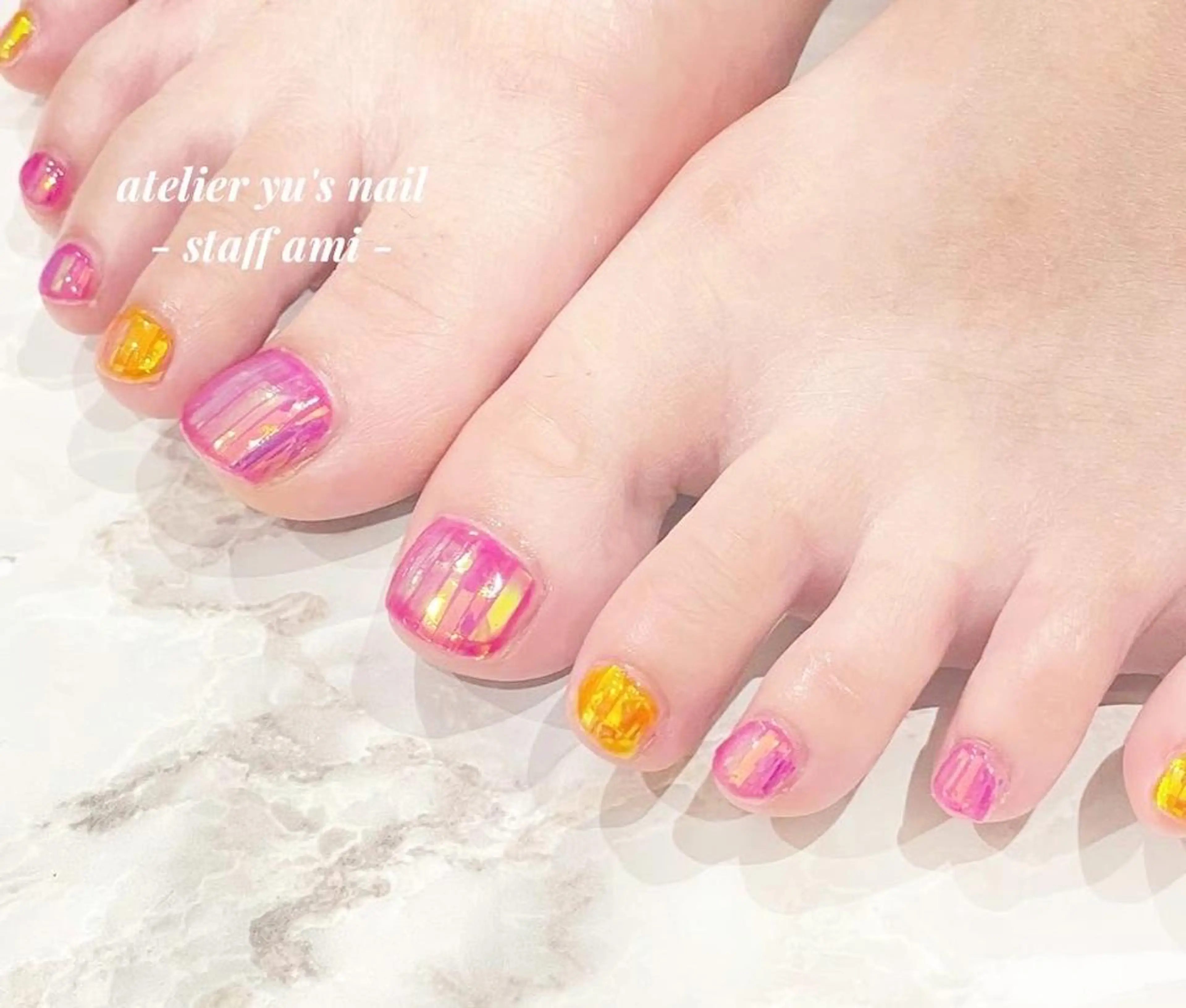 ネイル オーロラネイル フットネイル キラキラネイル atelier yu's nail所属・atelier yu's nailのネイルデザイン