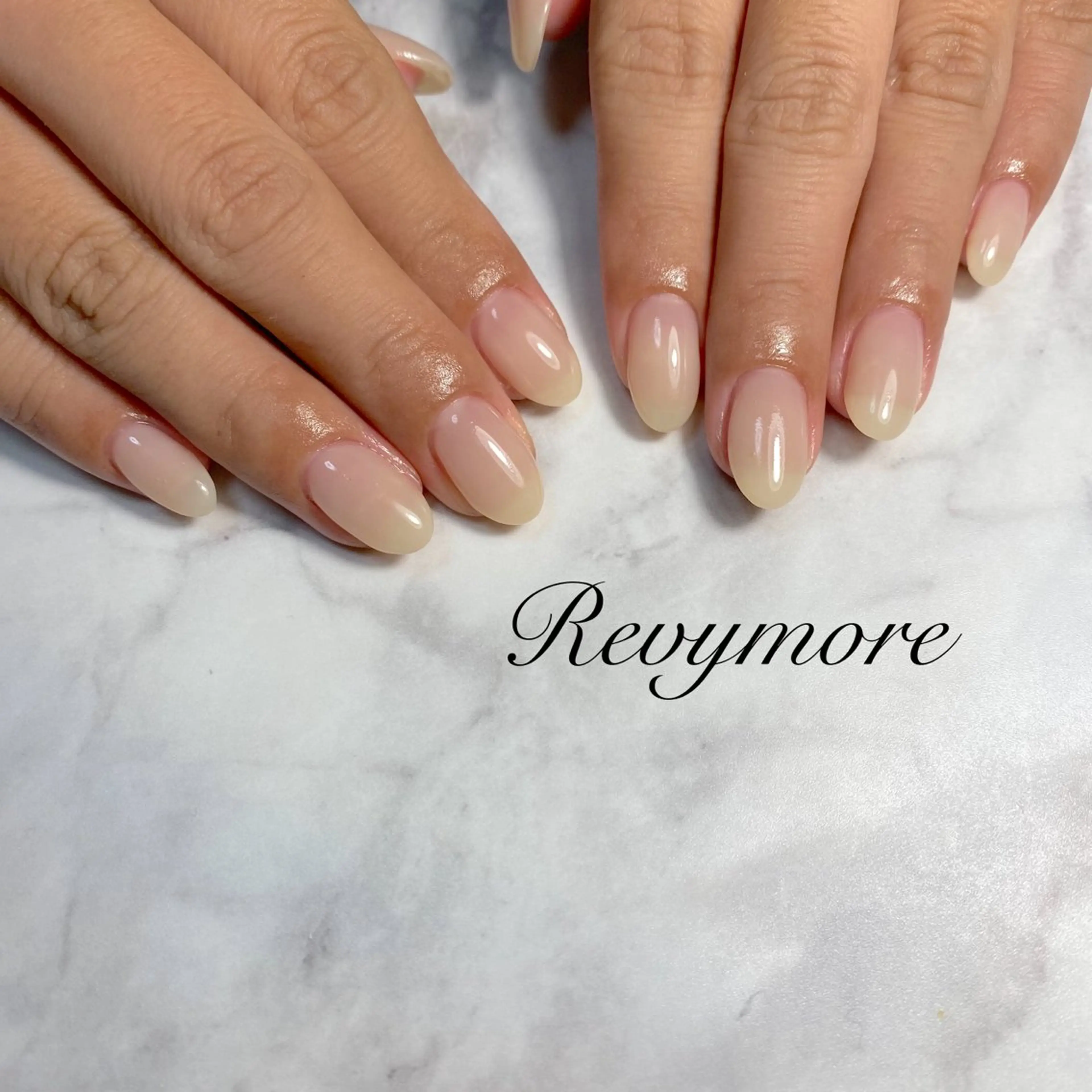 ネイル ジェルネイル キラキラネイル 韓国ネイル ニュアンスネイル オフィスネイル nail salon Revymore所属・nail salon Revymoreのネイルデザイン