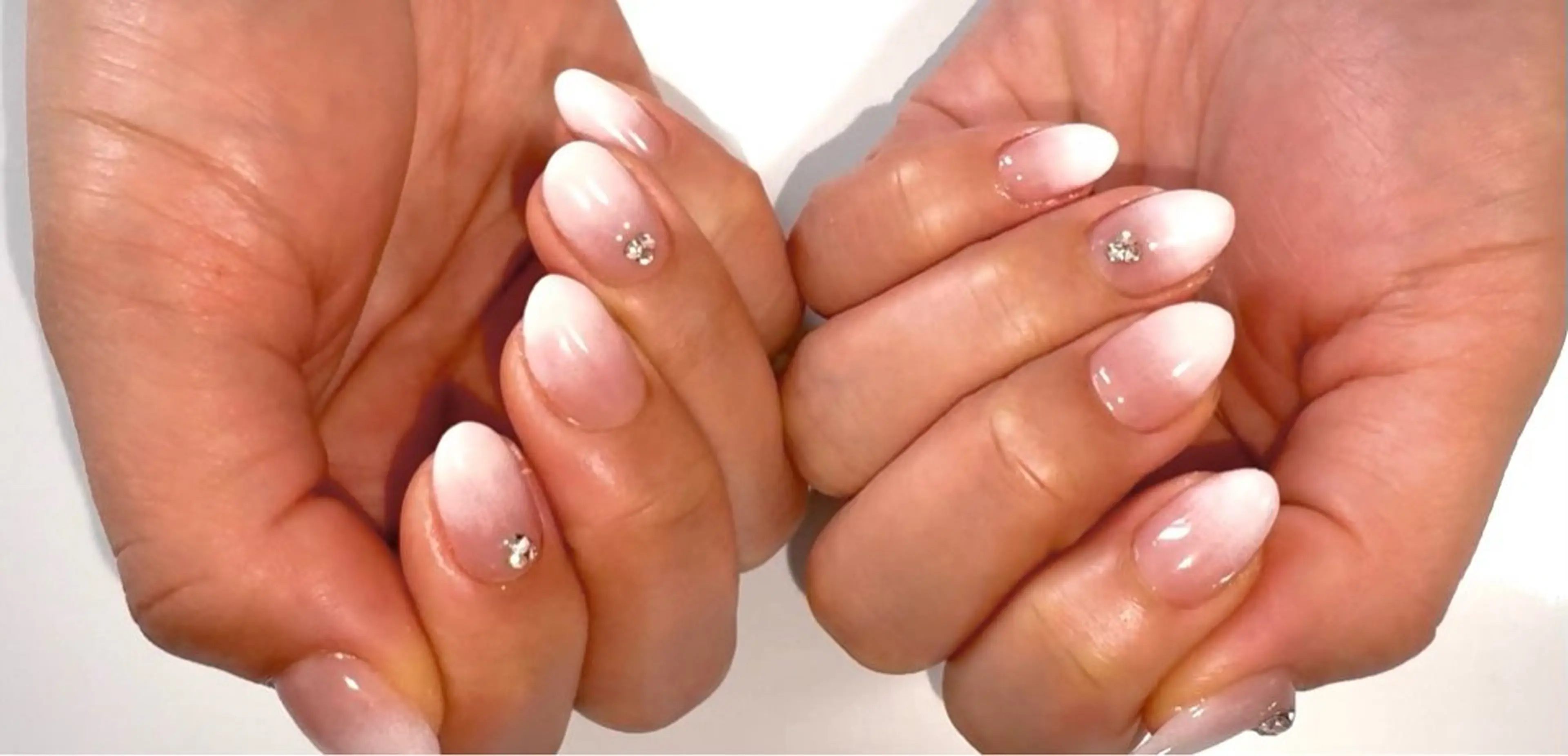 ネイル グラデーション ホワイト Nail Salon Pure のぞみのネイルデザイン