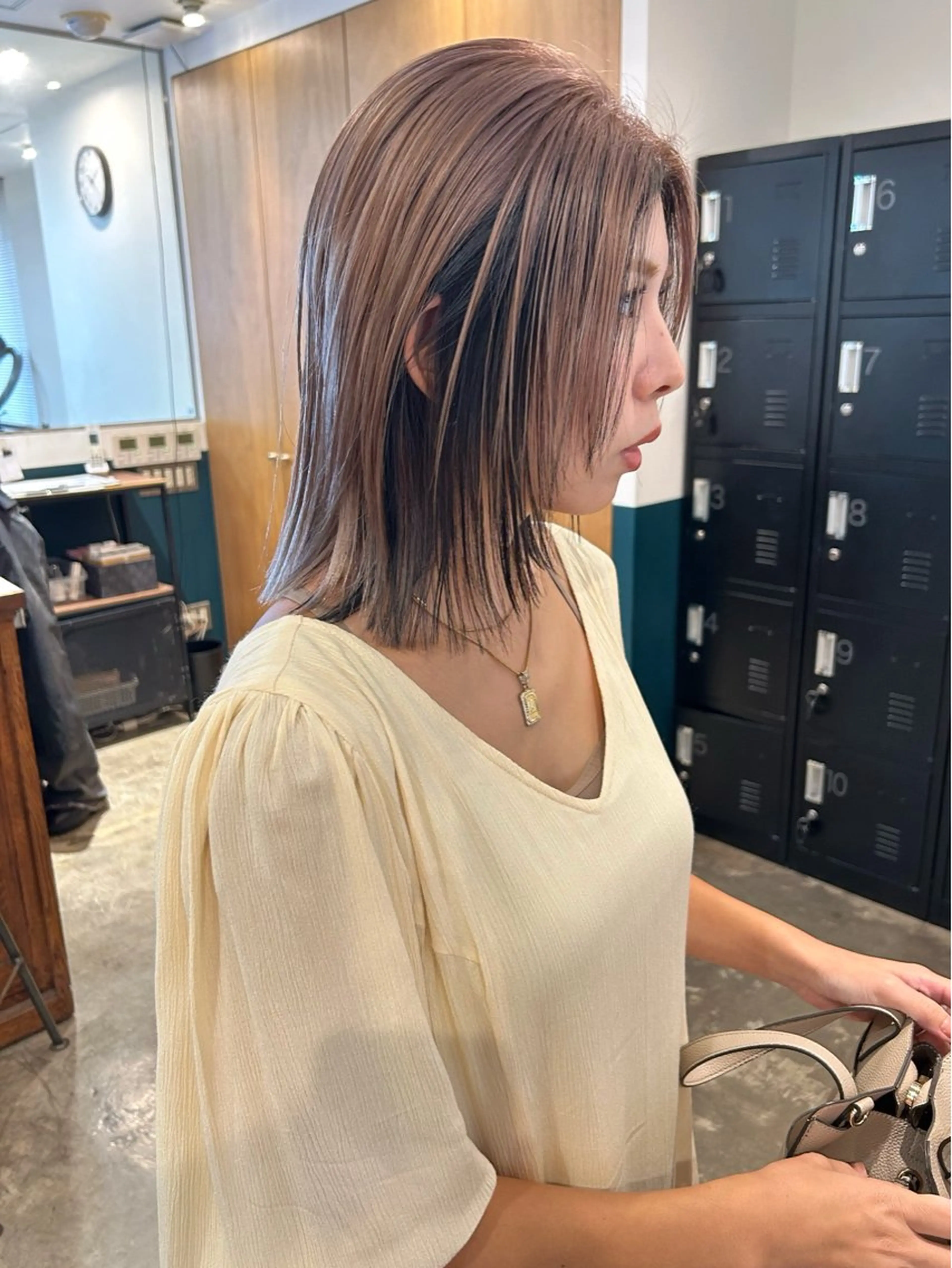 ミディアム カラー ベージュカラー ブリーチ デザインカラー 顔周りカット カット ヘアカラー カラーリスト菅野 竜矢🌈のヘアスタイル