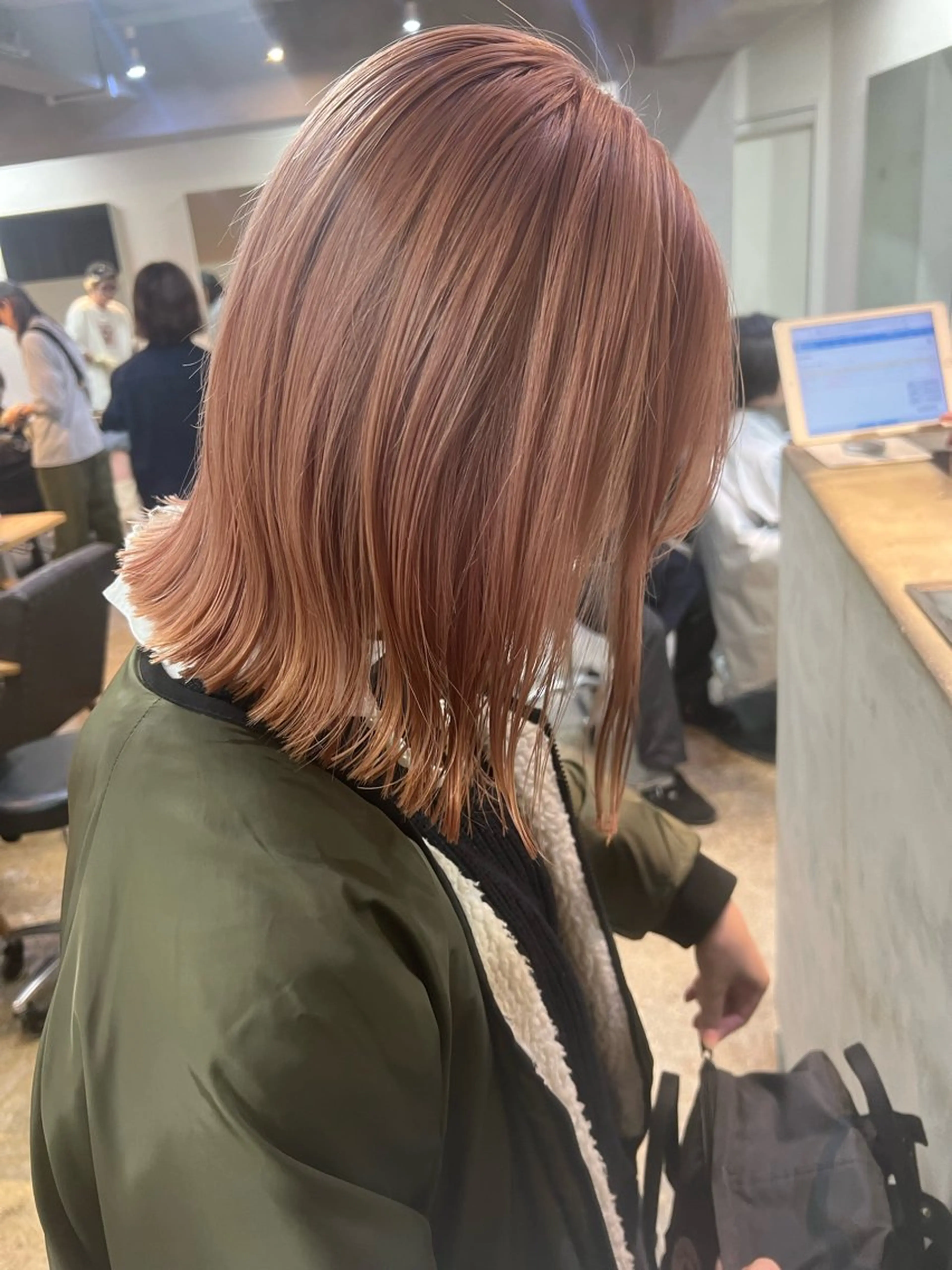 ミディアム カット ヘアカラー トリートメント 東のりか/ハイトーン ブリーチカラー/ボブのヘアスタイル