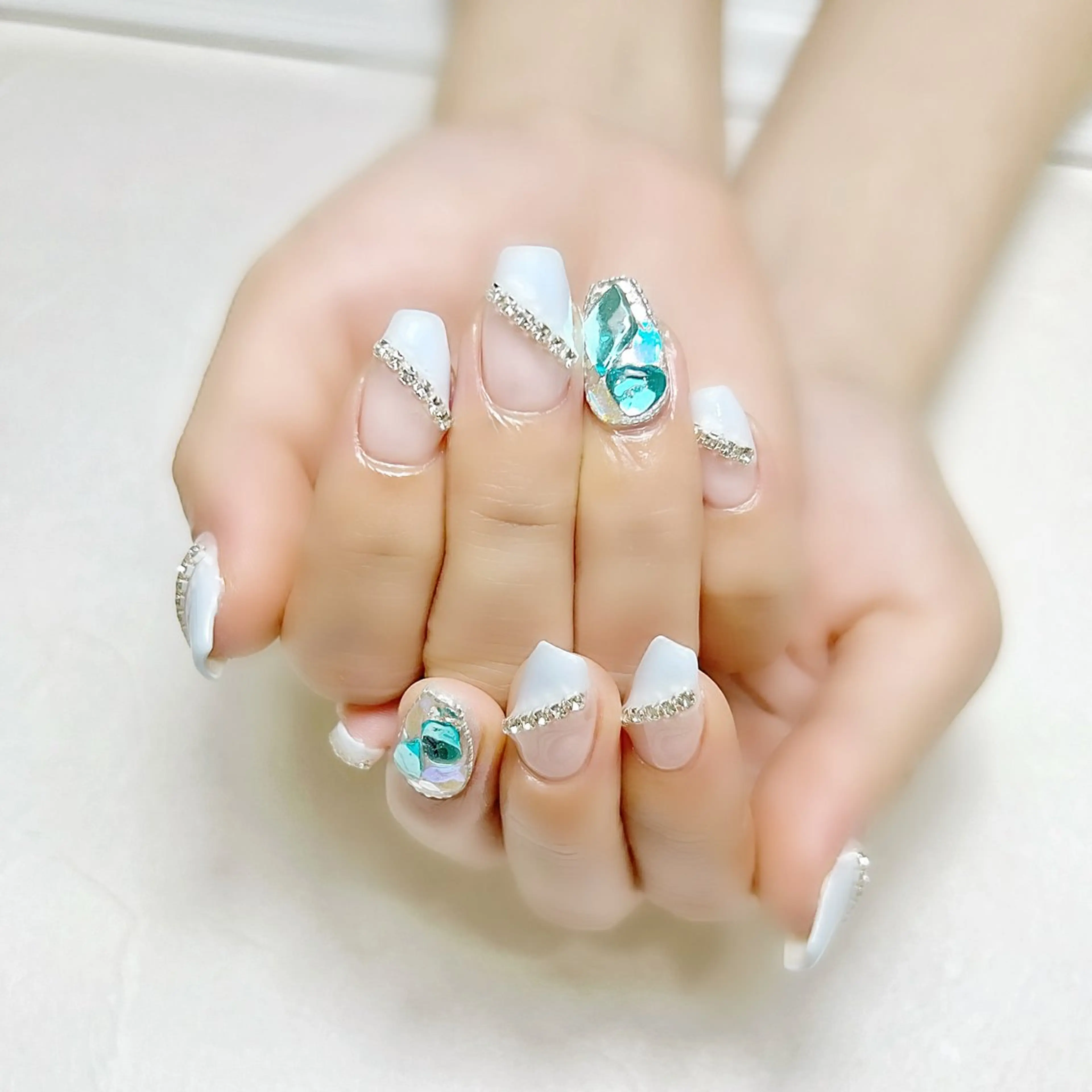 ネイル ブルー キラキラネイル 夏ネイル ワンホンネイル rouse nail RISATOのネイルデザイン
