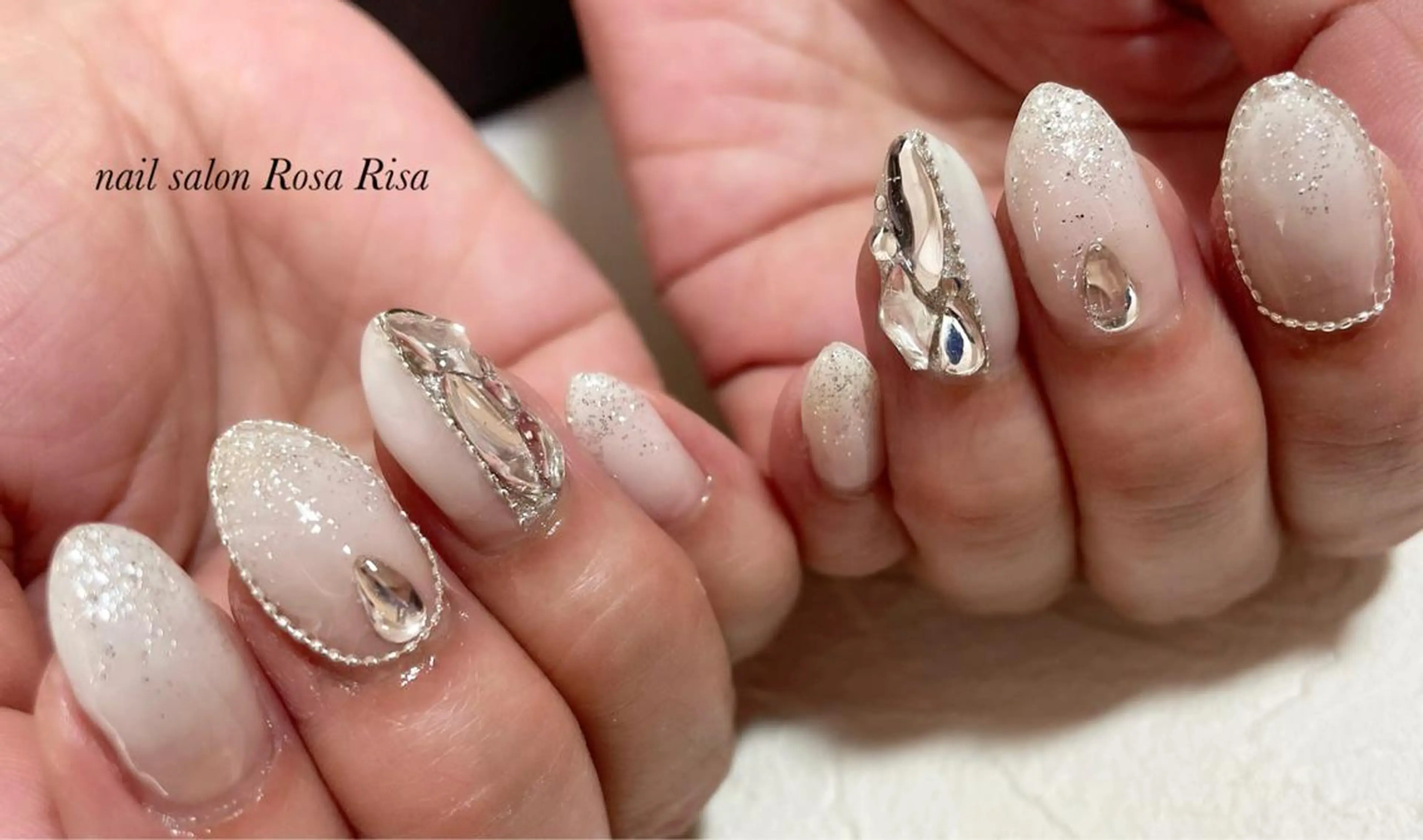 セミロング ネイル ストーンネイル ハンドネイル ネイルスタジオ シェイクユアハンズのネイルデザイン