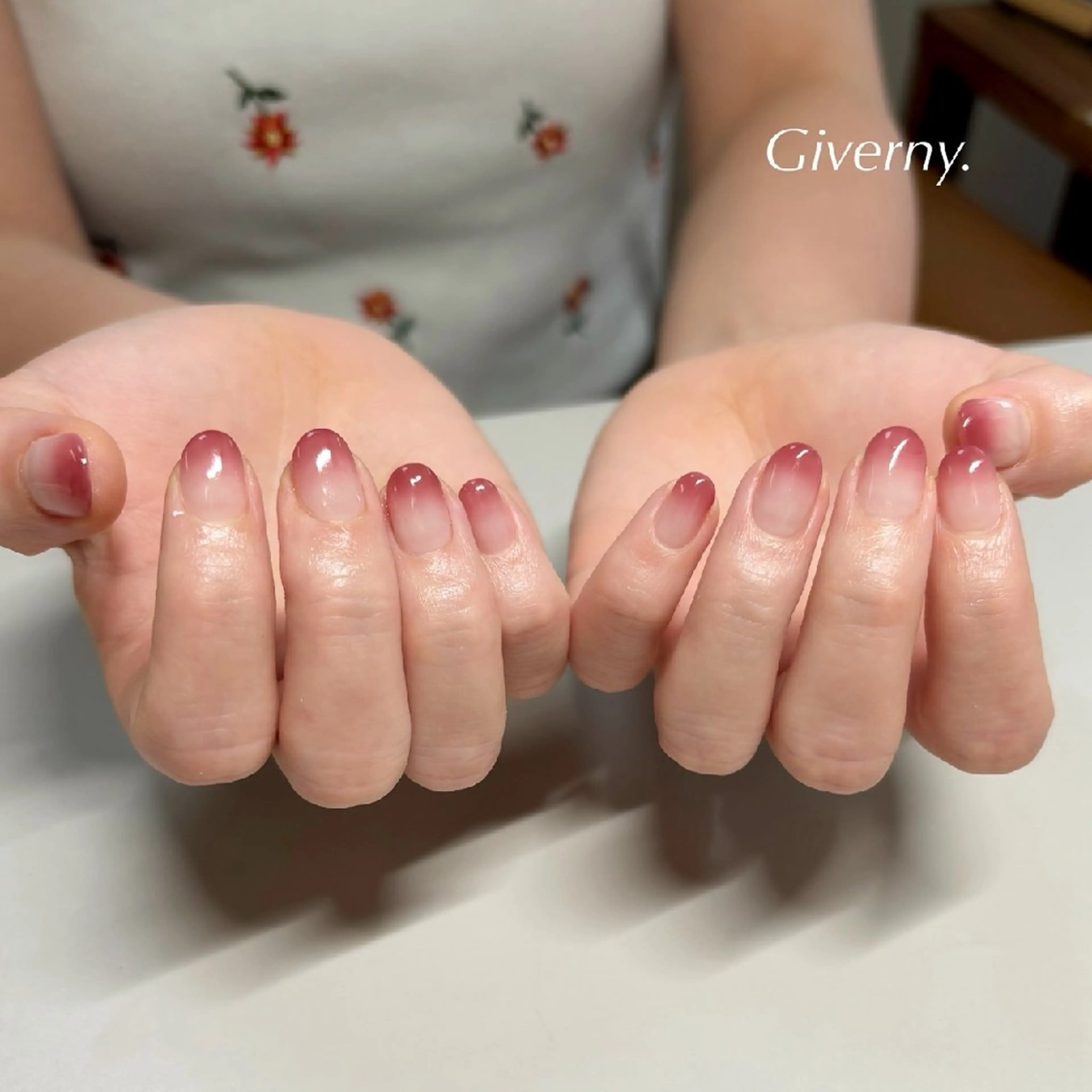 ネイル グラデーション オフィスネイル ハンドネイル Giverny .のネイルデザイン