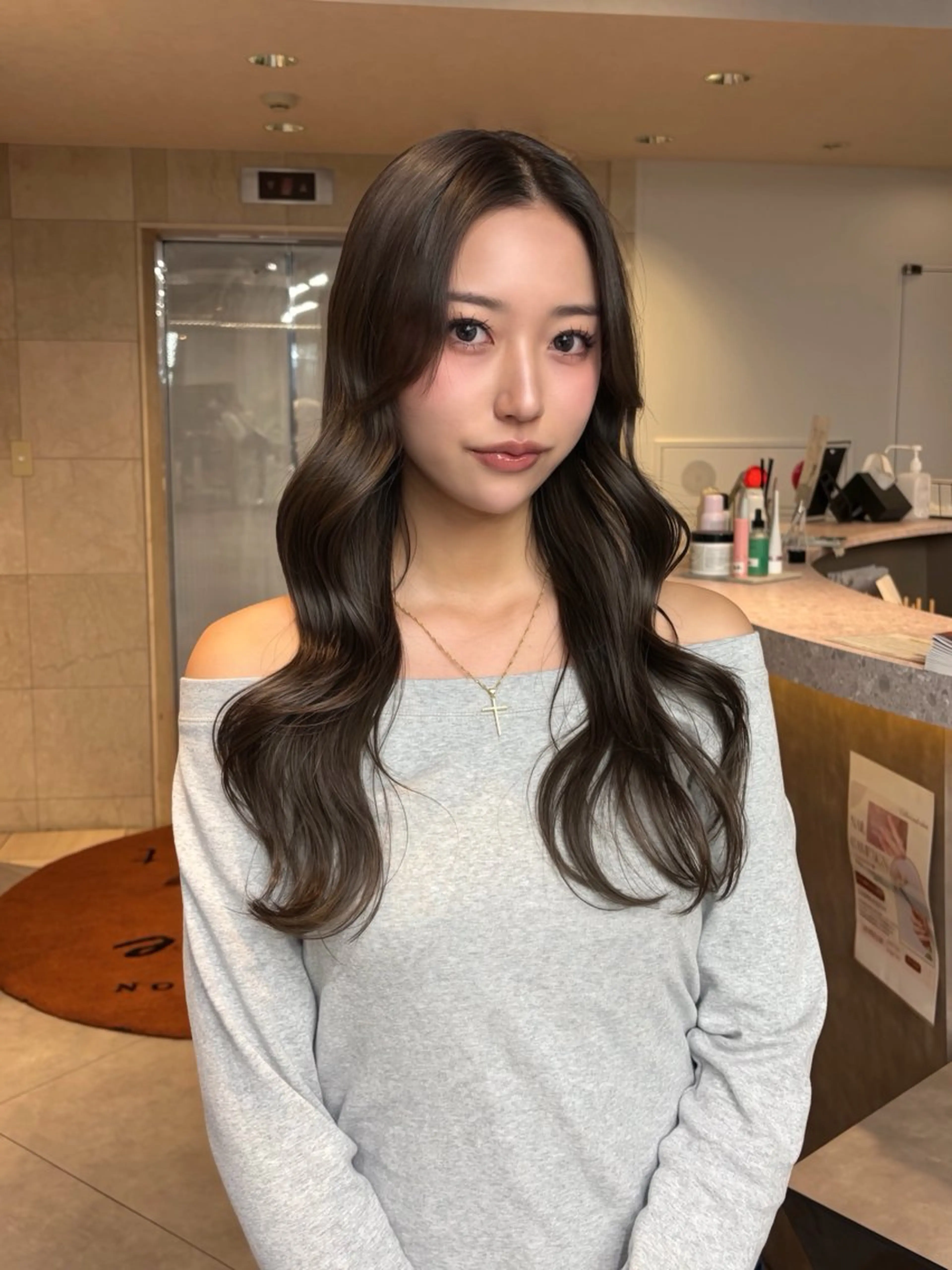 ロング カラー ベージュカラー ブリーチ ダブルカラー ブリーチなしカラー オリーブベージュ カット ヘアカラー トリートメント 韓国/レイヤー/ 透明感🩶ひかる🩶のヘアスタイル