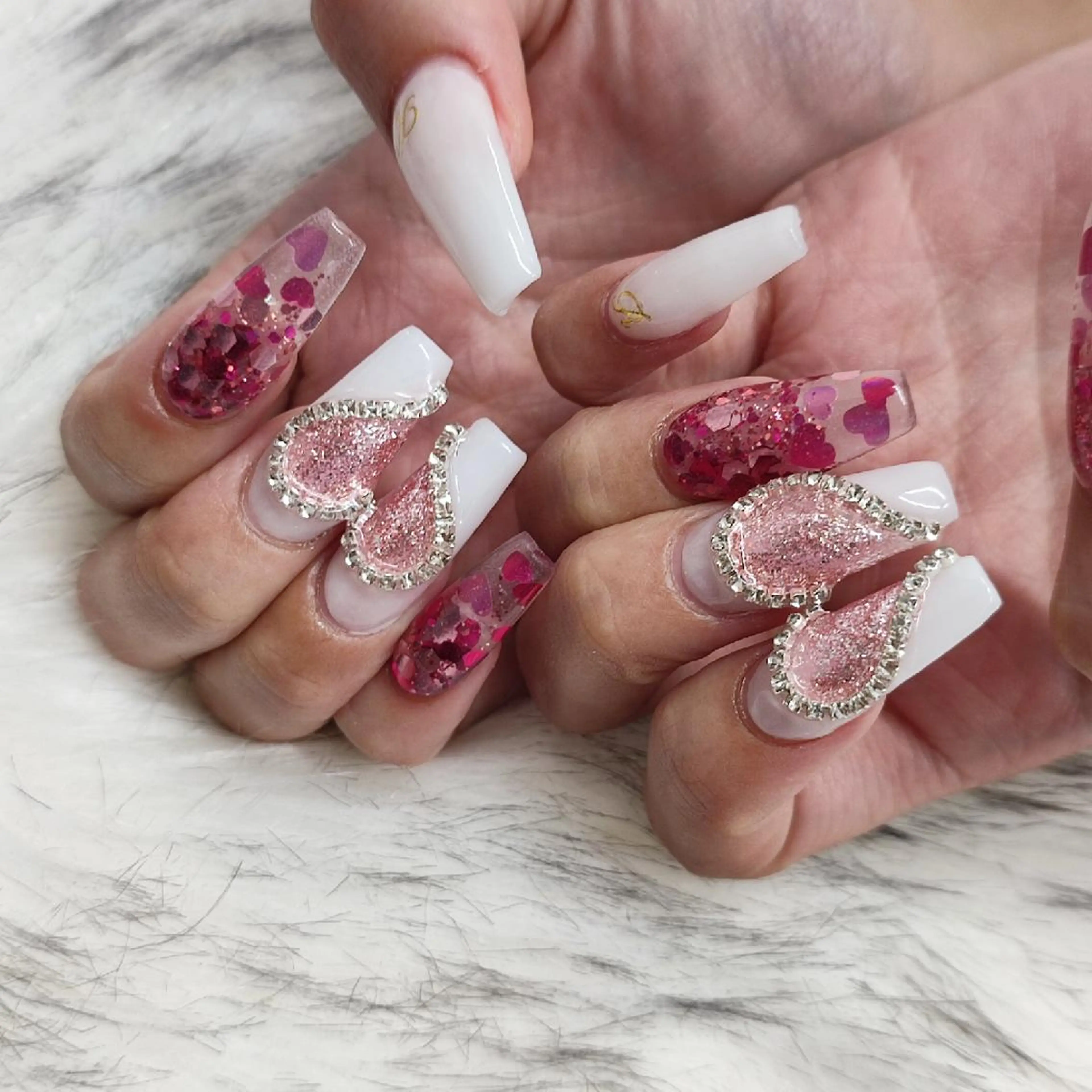 ネイル ハンドネイル RUNWAY 　　の眉毛・アイブロウイメージ