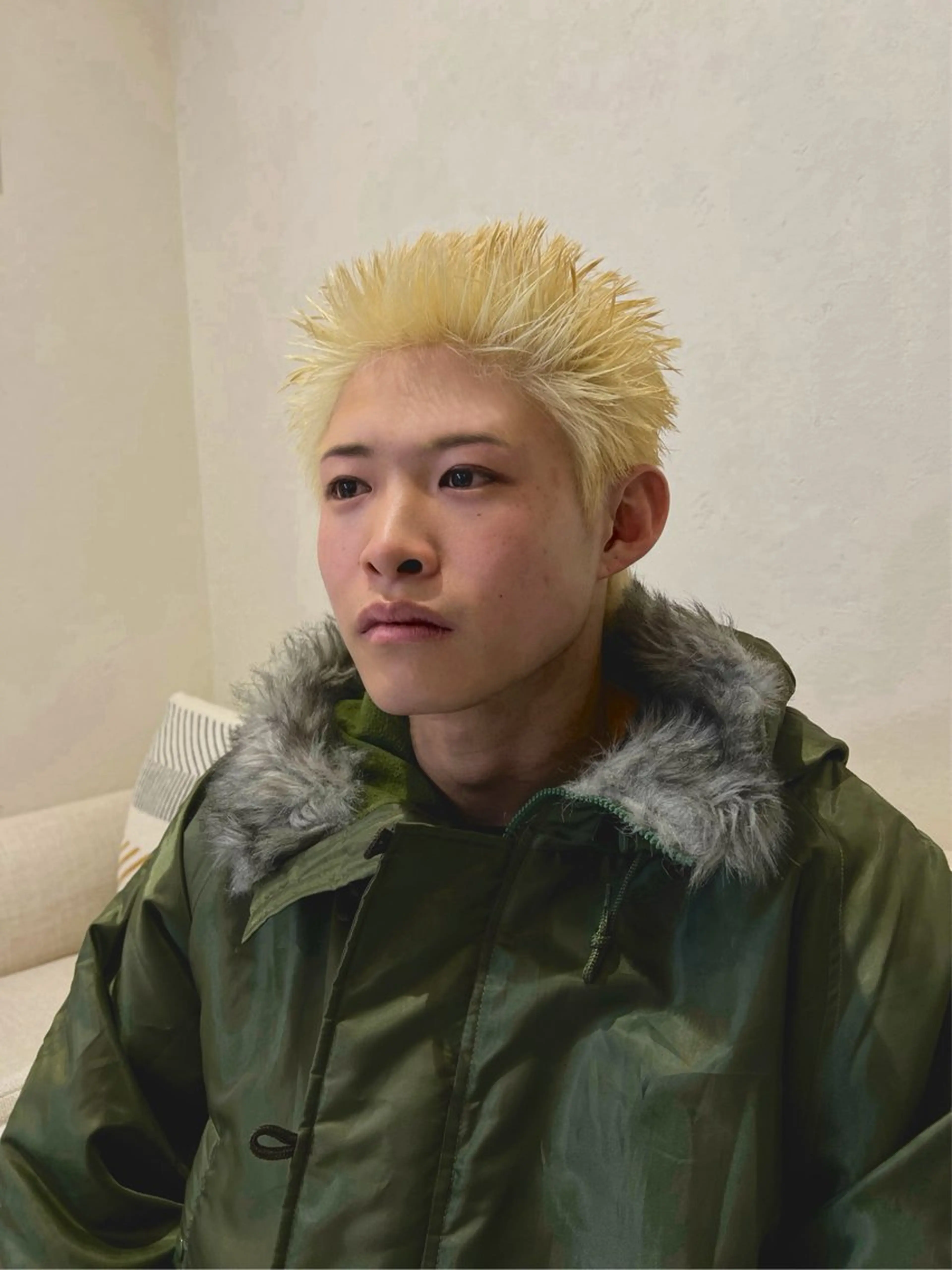 カラー メンズ メンズブリーチ スパイキーショート ブリーチ amiehairroom所属・むらたナチュラルパー マ🌀透明感カラーのヘアスタイル