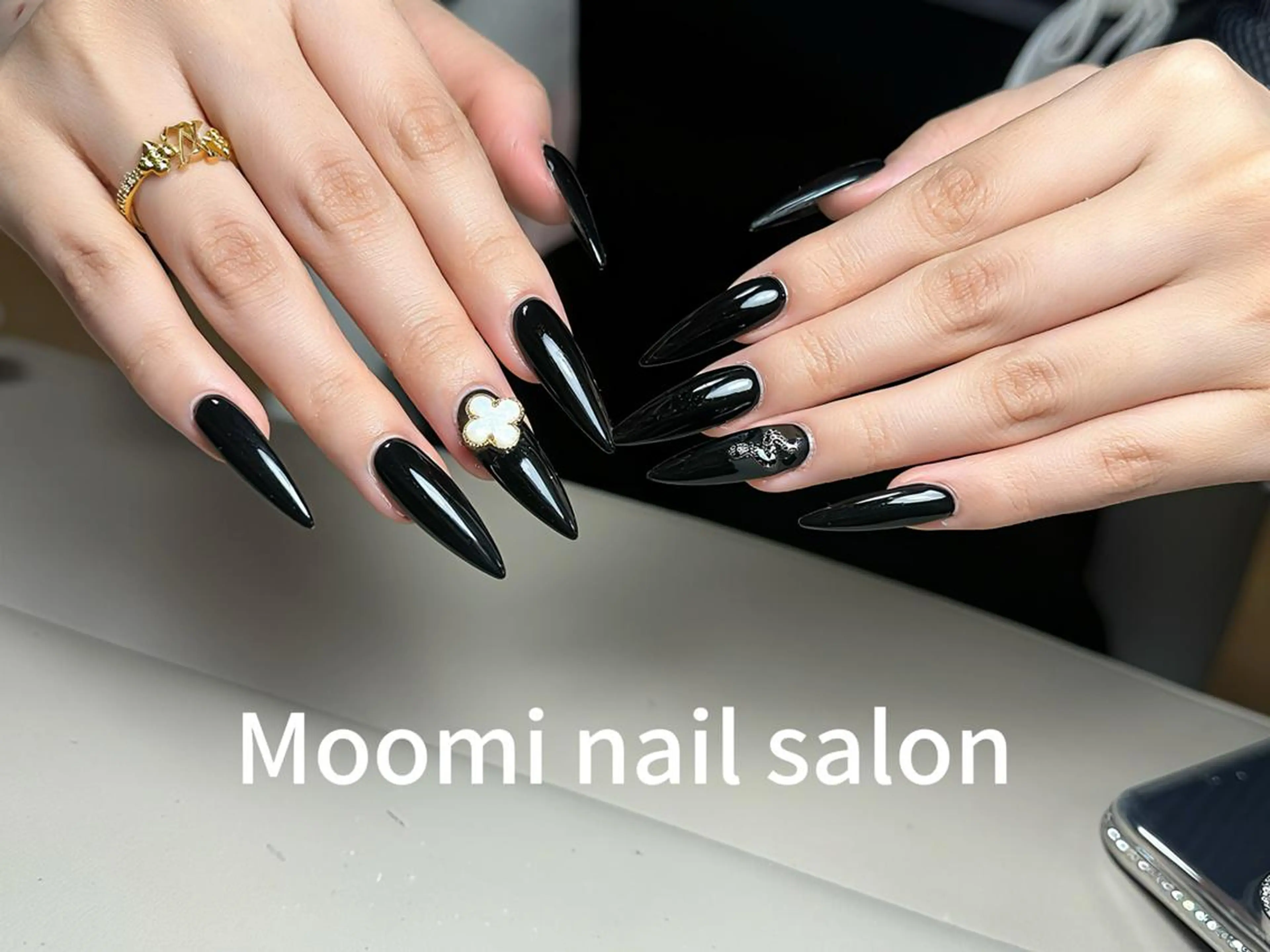 セミロング ハンドネイル Moomi nail salonのネイルデザイン