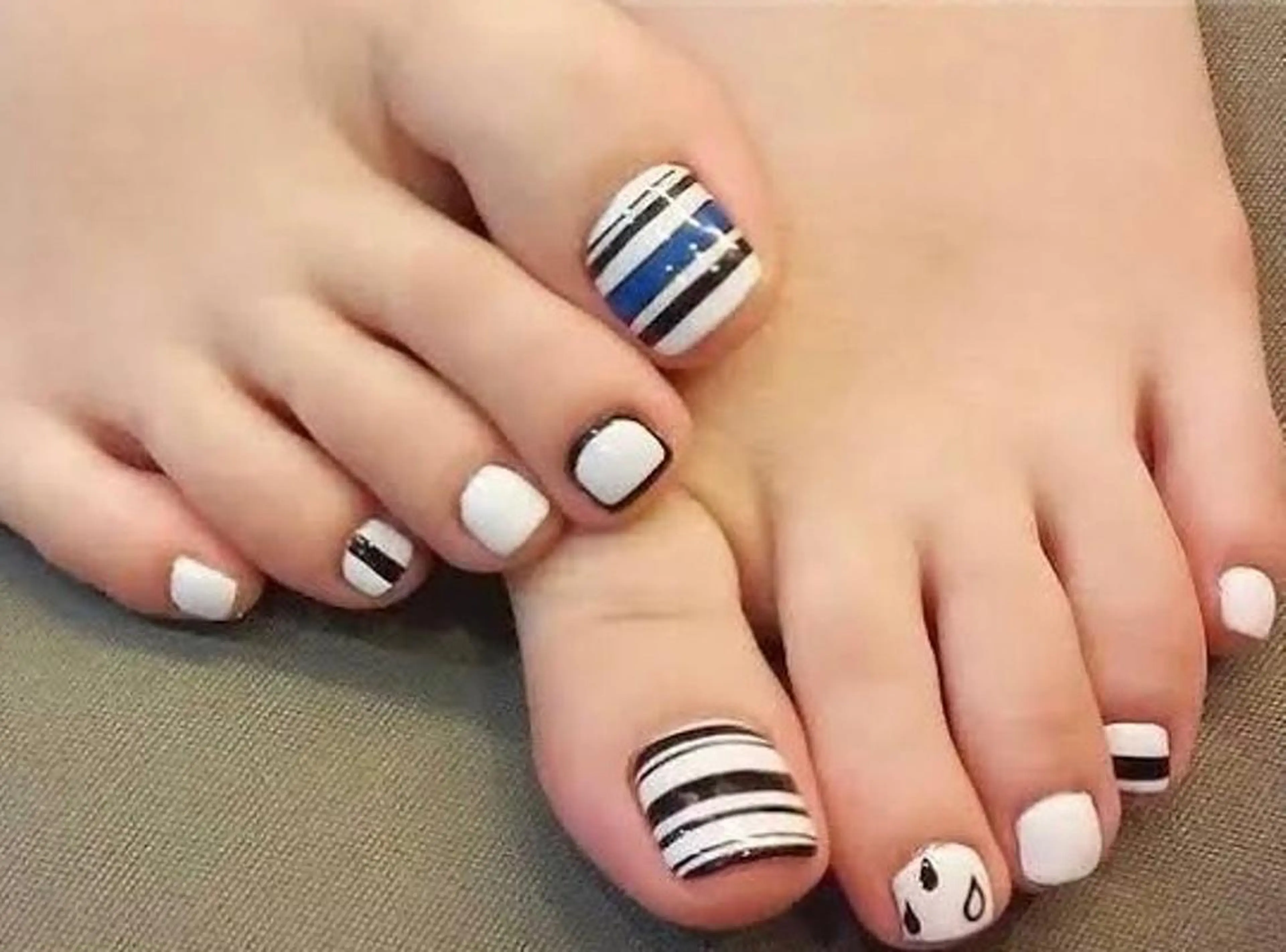 フットネイルジェル💅アート6本の写真