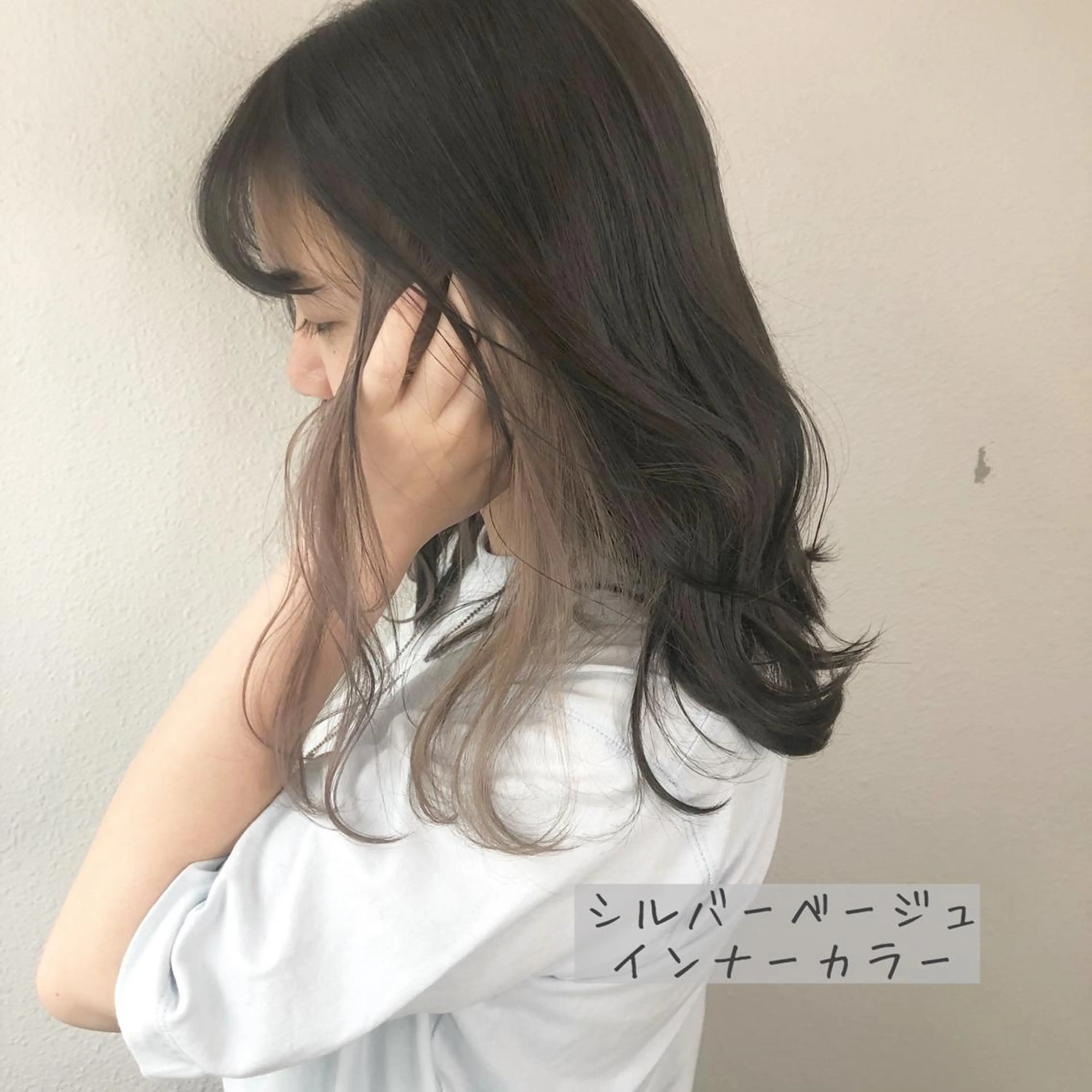 セミロング カラー ベージュカラー ブリーチ シルバー シルバーベージュ しゅうさん🍝 麻田秀太郎のヘアスタイル