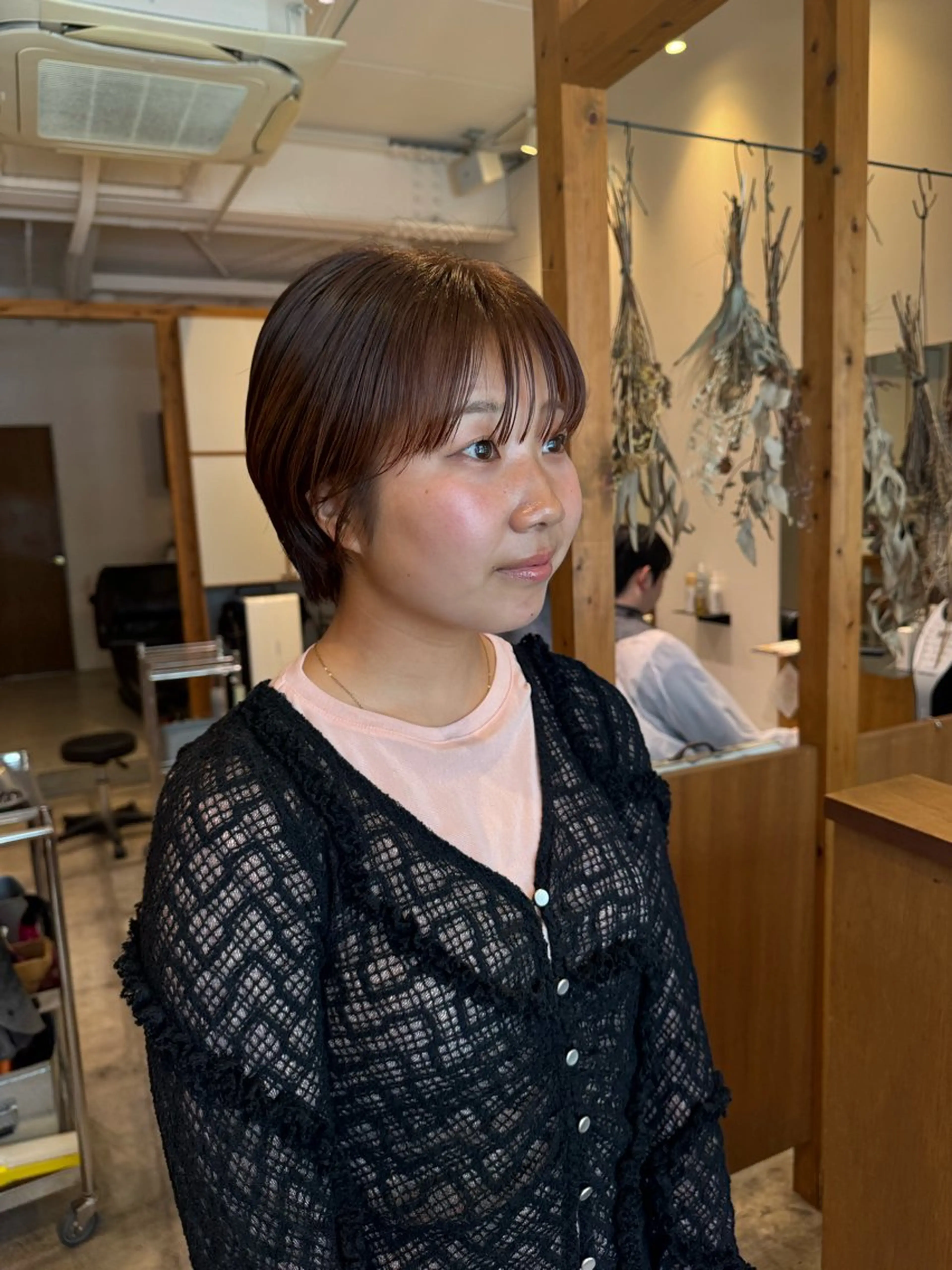 ショート カラー ブラウンカラー ピンクカラー ピンクブラウン カット ヘアカラー トリートメント ENIF 大島 芽生のヘアスタイル