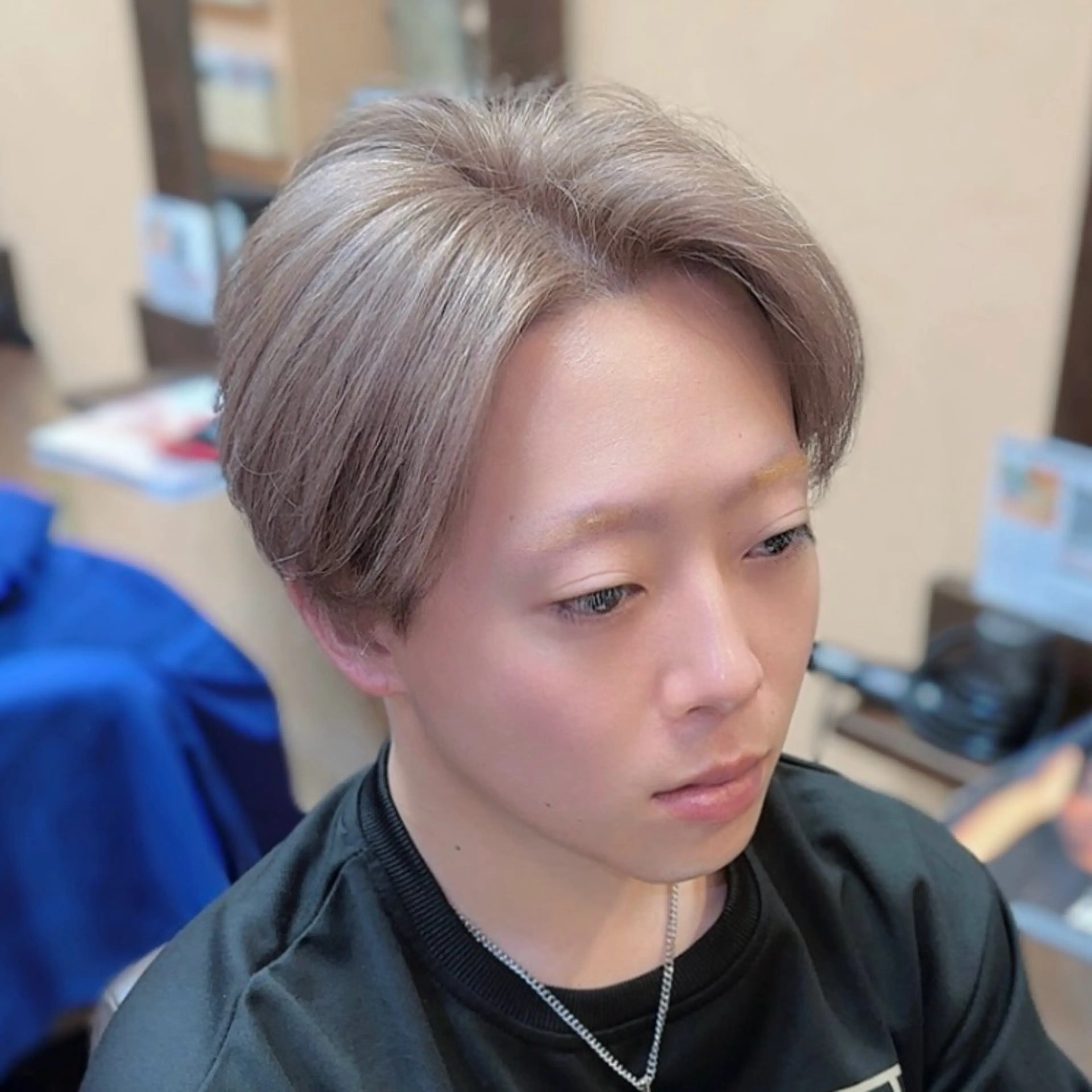 カラー メンズ ヘアカラー ブリーチ🩵レイヤー Maho🐻‍❄️のヘアスタイル