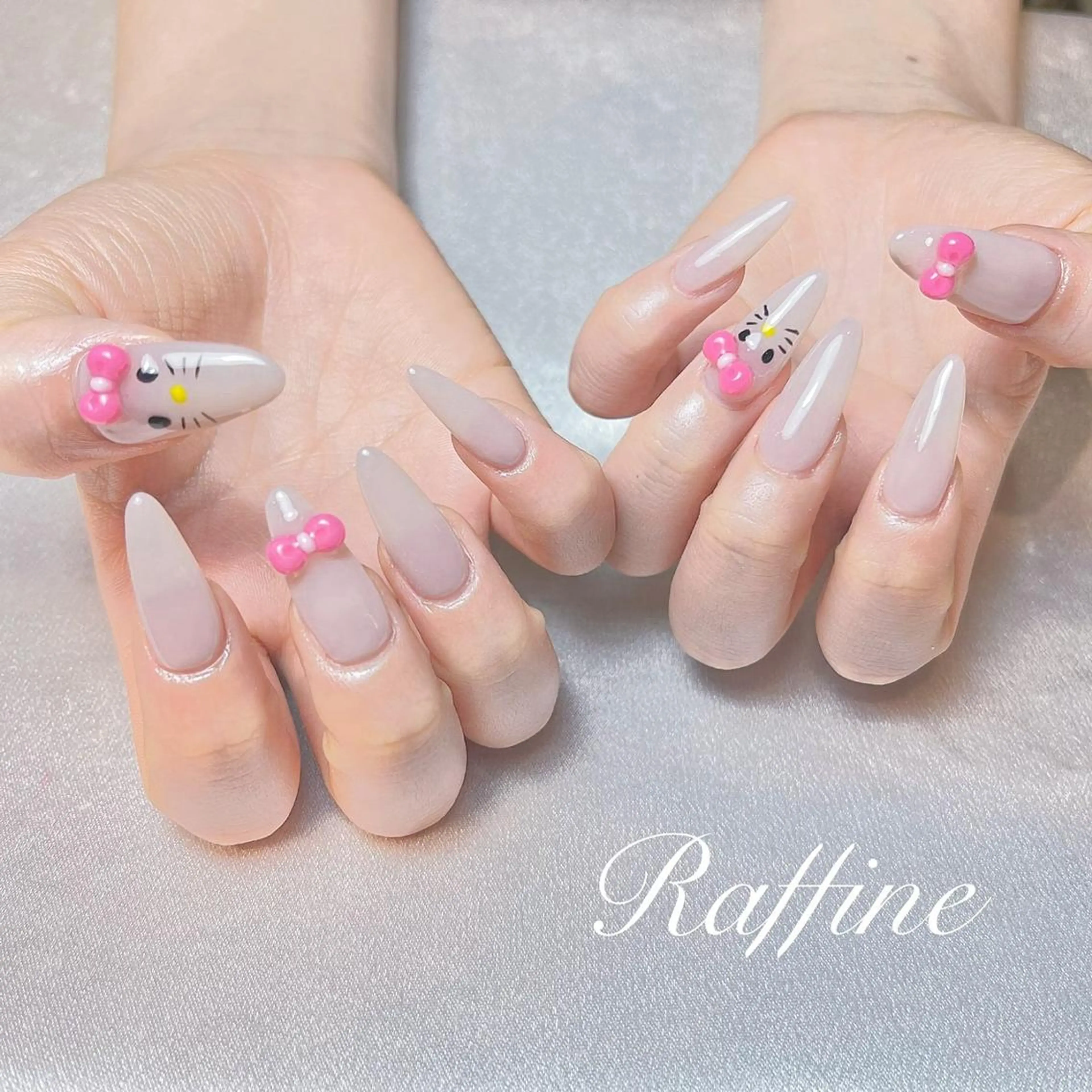 ネイル ハンドネイル RAFFINE 月🦋🩵のネイルデザイン