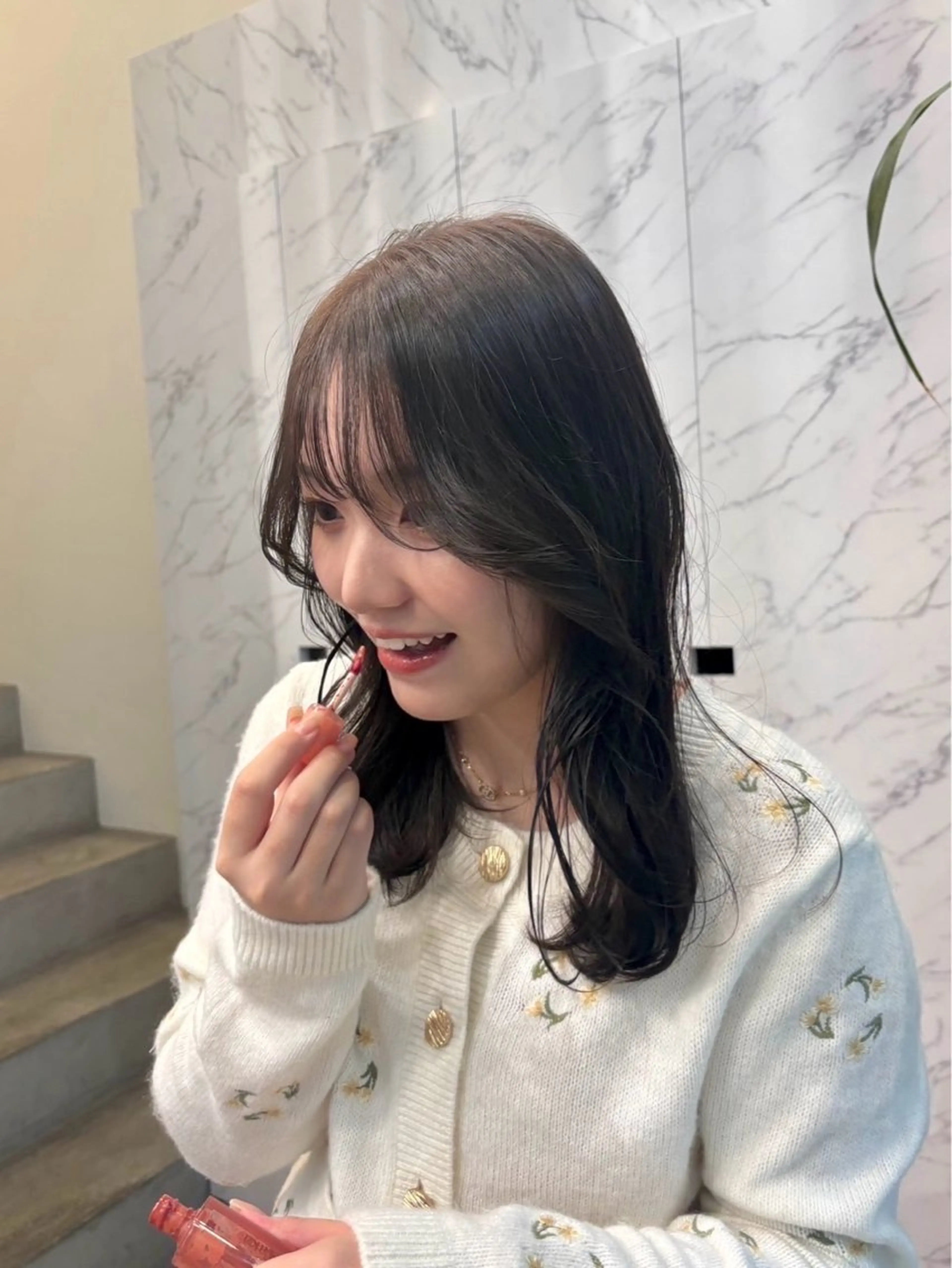 セミロング カット ヘアカラー miu /透明感カラーのヘアスタイル