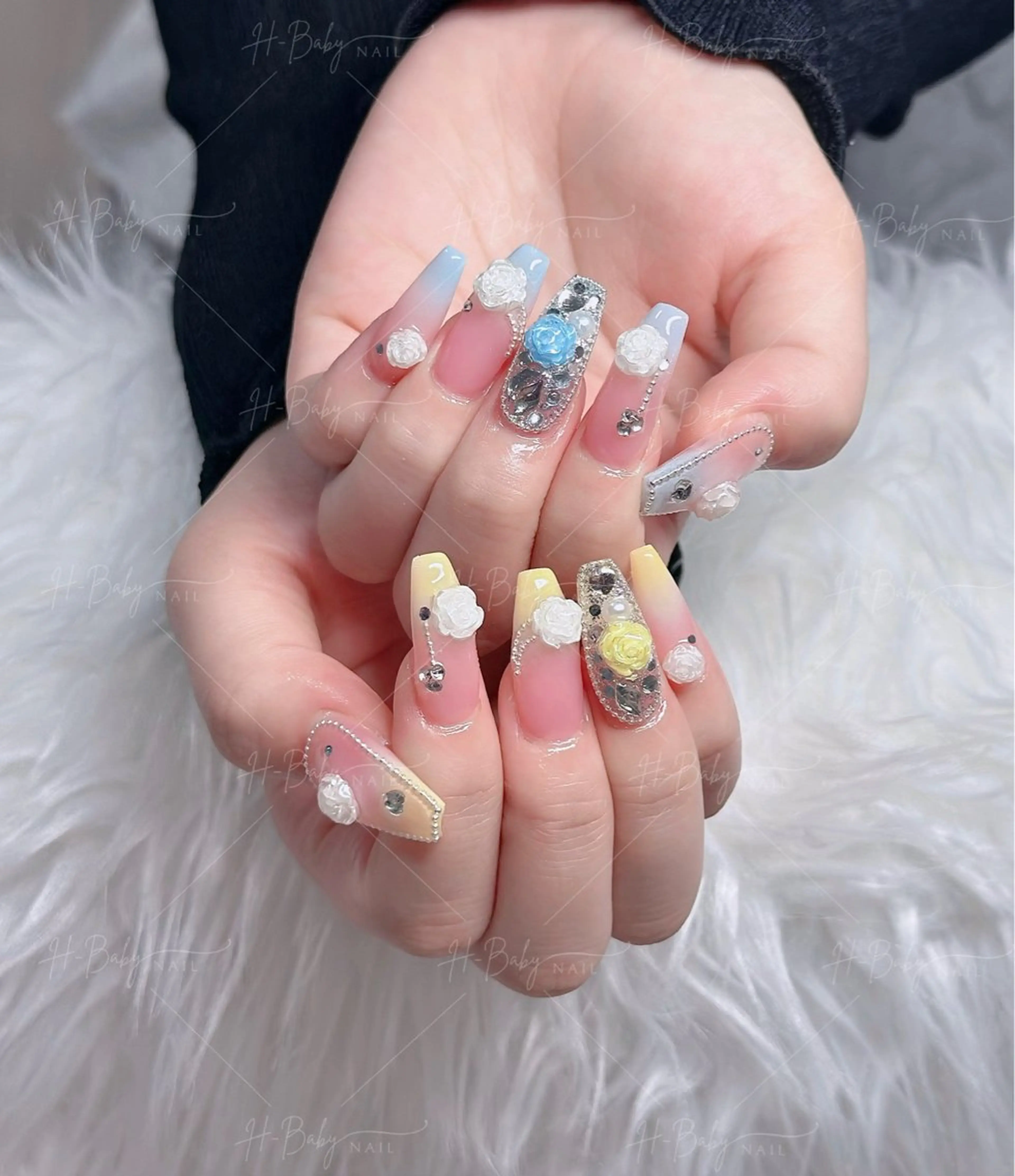 ネイル オーロラネイル フレンチネイル ジェルネイル ハロウィン 韓国ネイル ハンドネイル H.baby Nail Salonのネイルデザイン