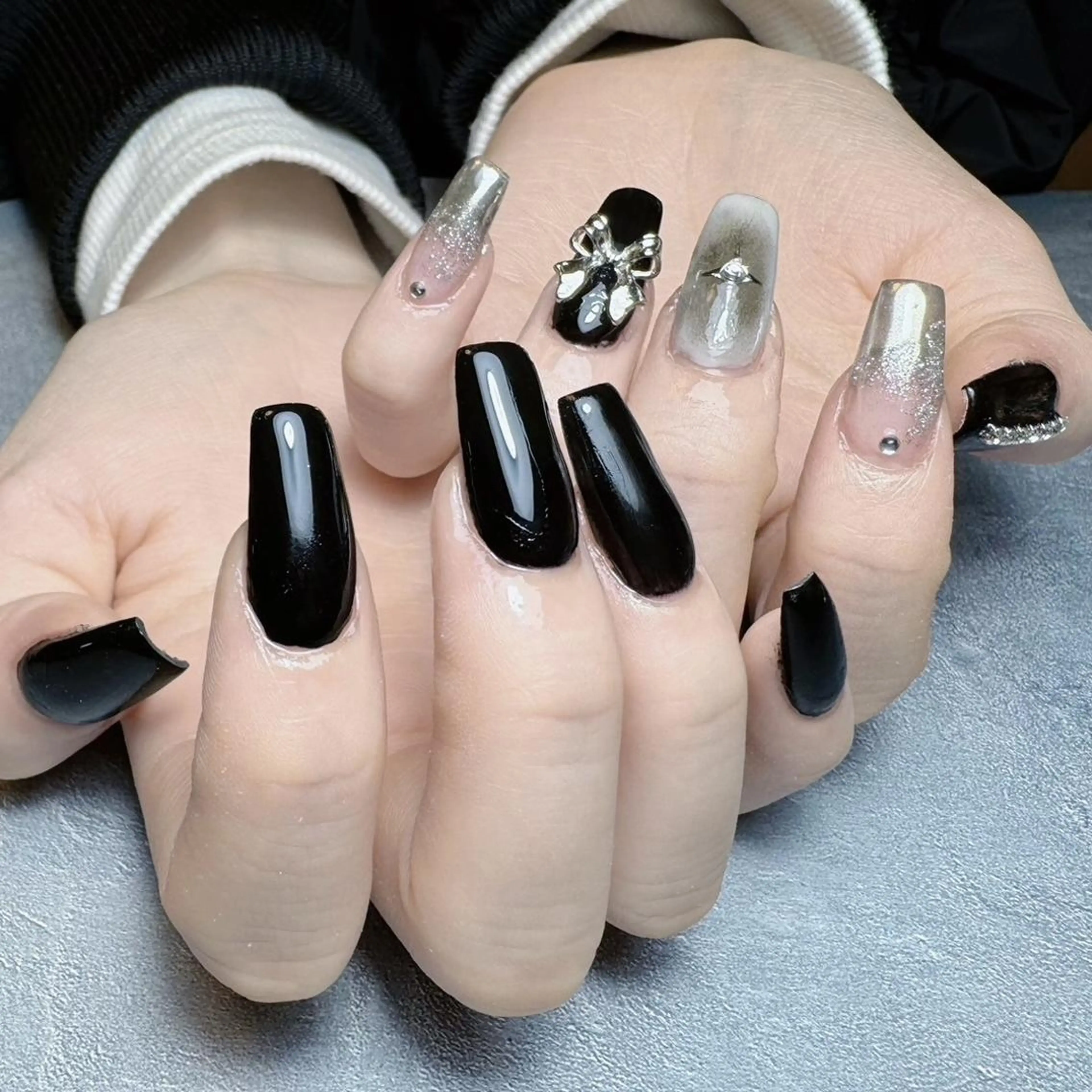 ネイル RAFFINE 月🦋🩵のネイルデザイン