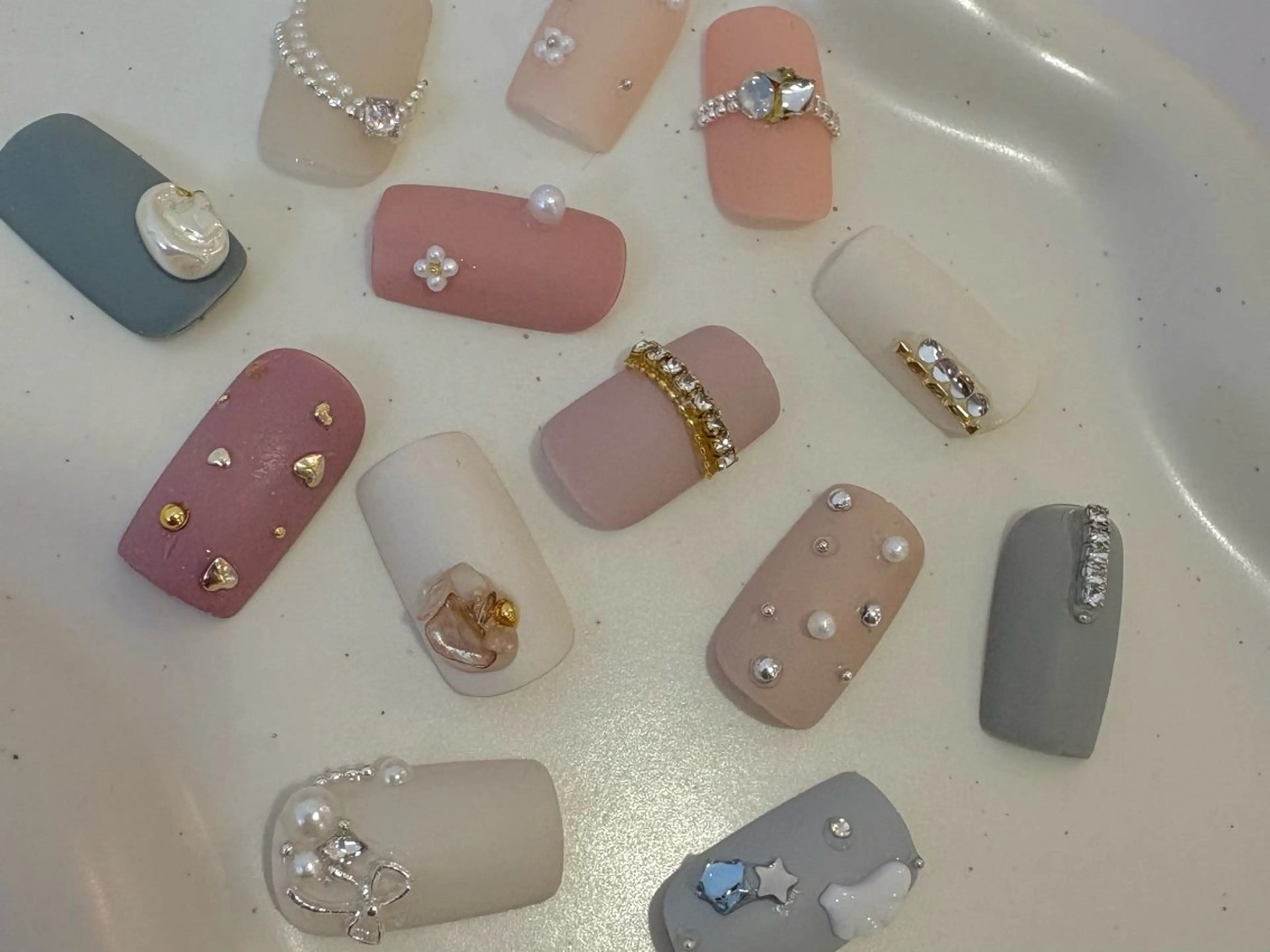 ミディアム 🎀韓国ネイル/ キラキラネイル専門店のネイルデザイン