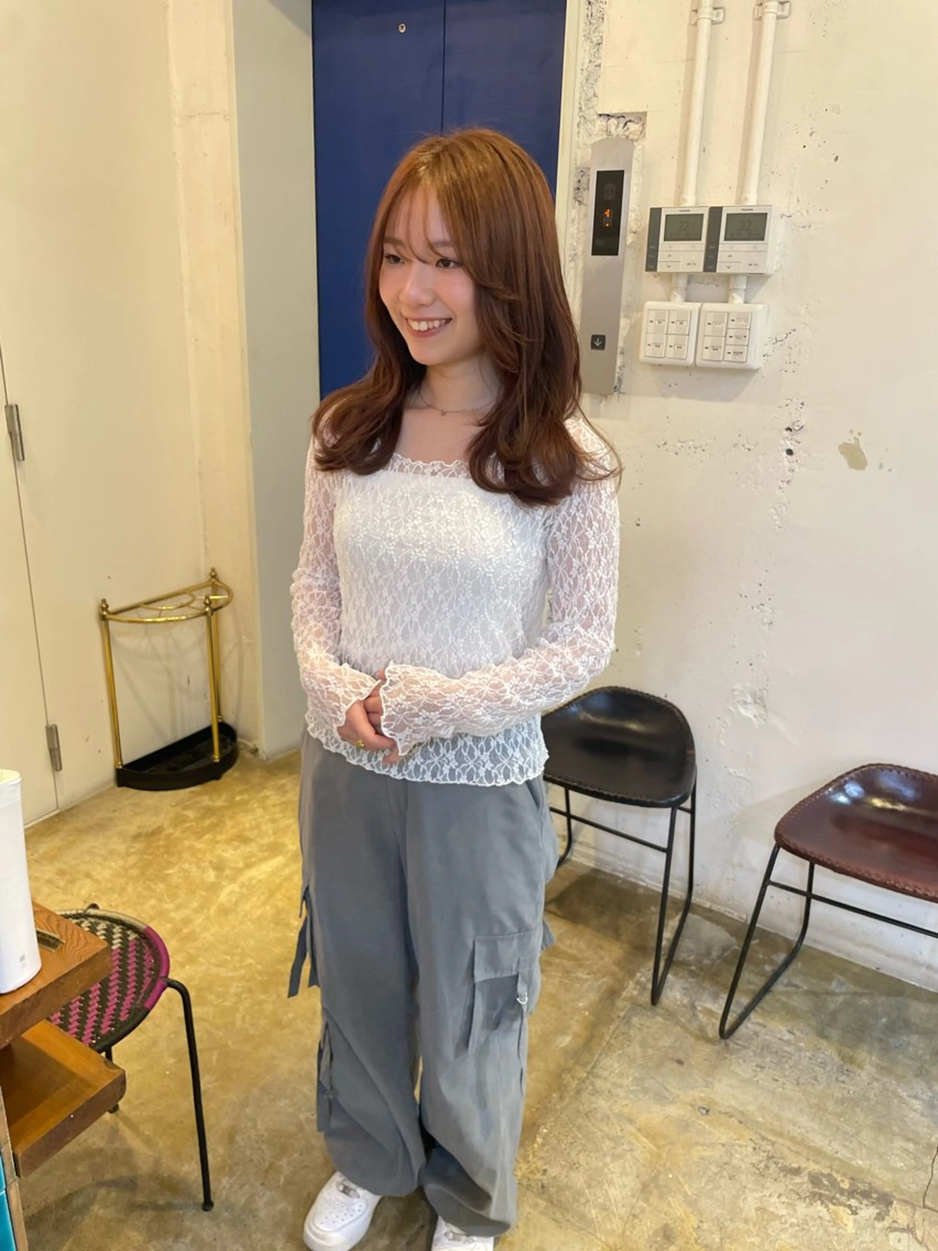 セミロング カラー ベージュカラー ブリーチ ダブルカラー ブリーチなしカラー ヘアカラー トリートメント MIOベージュカラー 柔らかいカラーのヘアスタイル