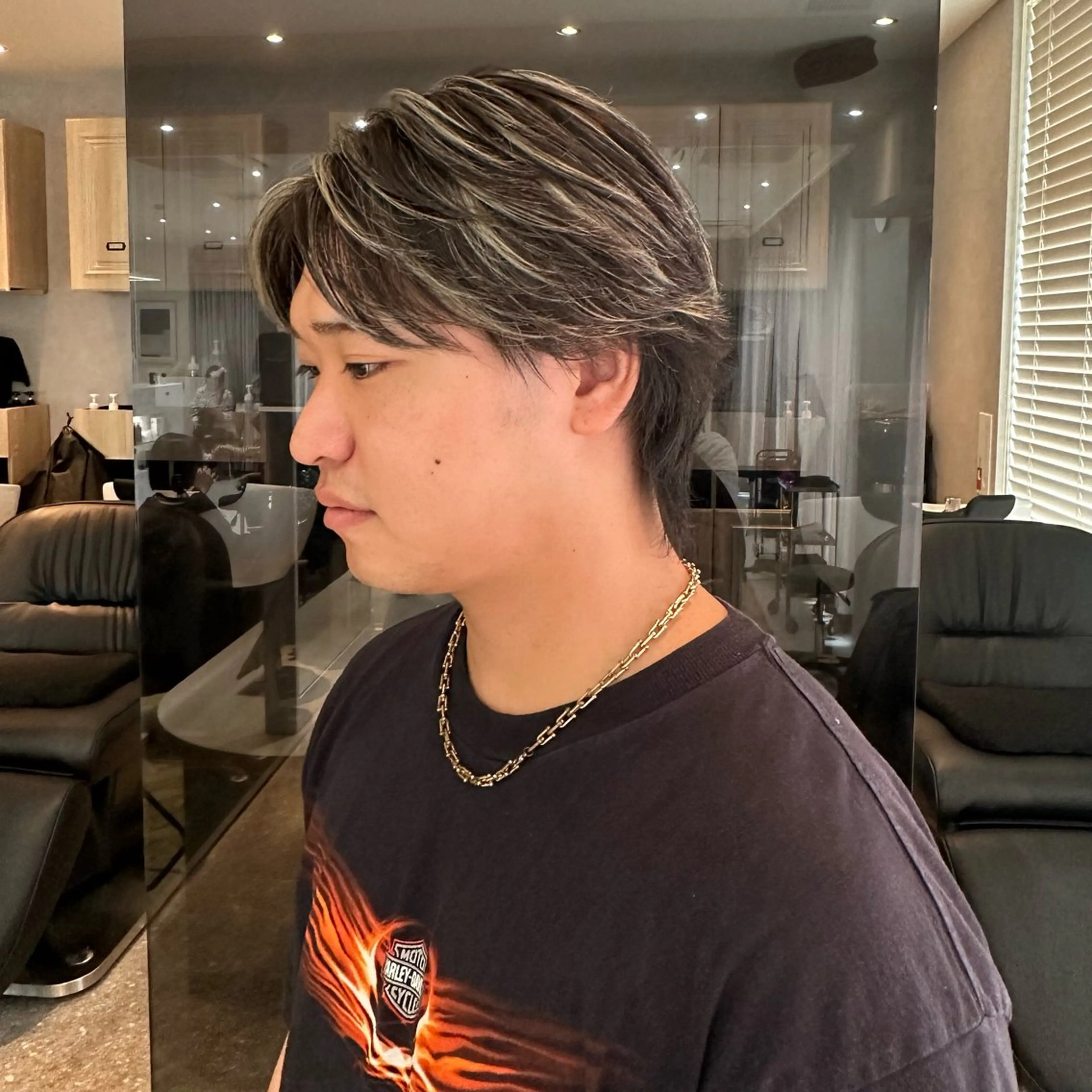 カラー メンズ センターパート メンズハイライト ハイライトカラー 赤み消し/オリーブ カーキ/福田れんのヘアスタイル