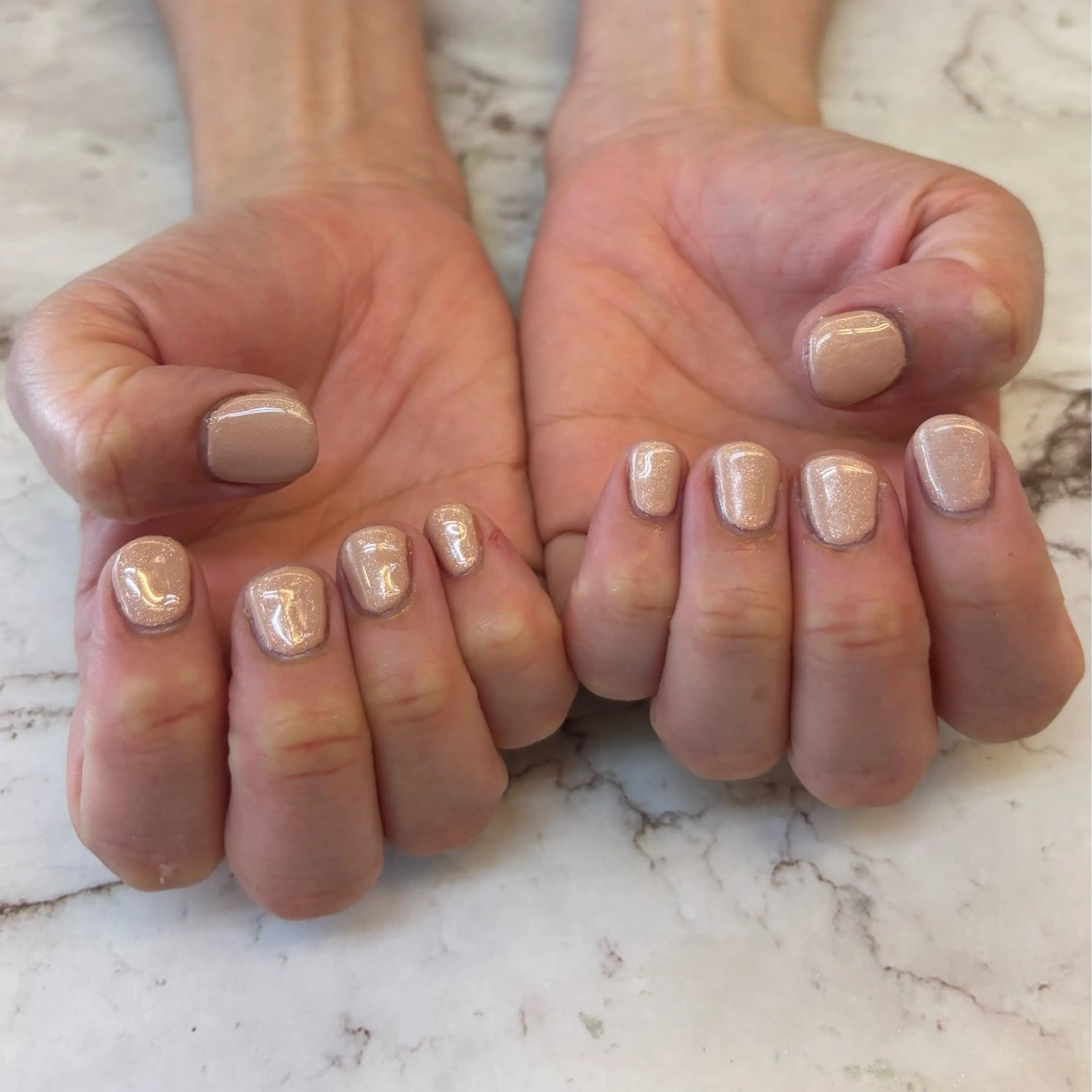 ネイル ワンカラーネイル Honey Bee Mikuのネイルデザイン