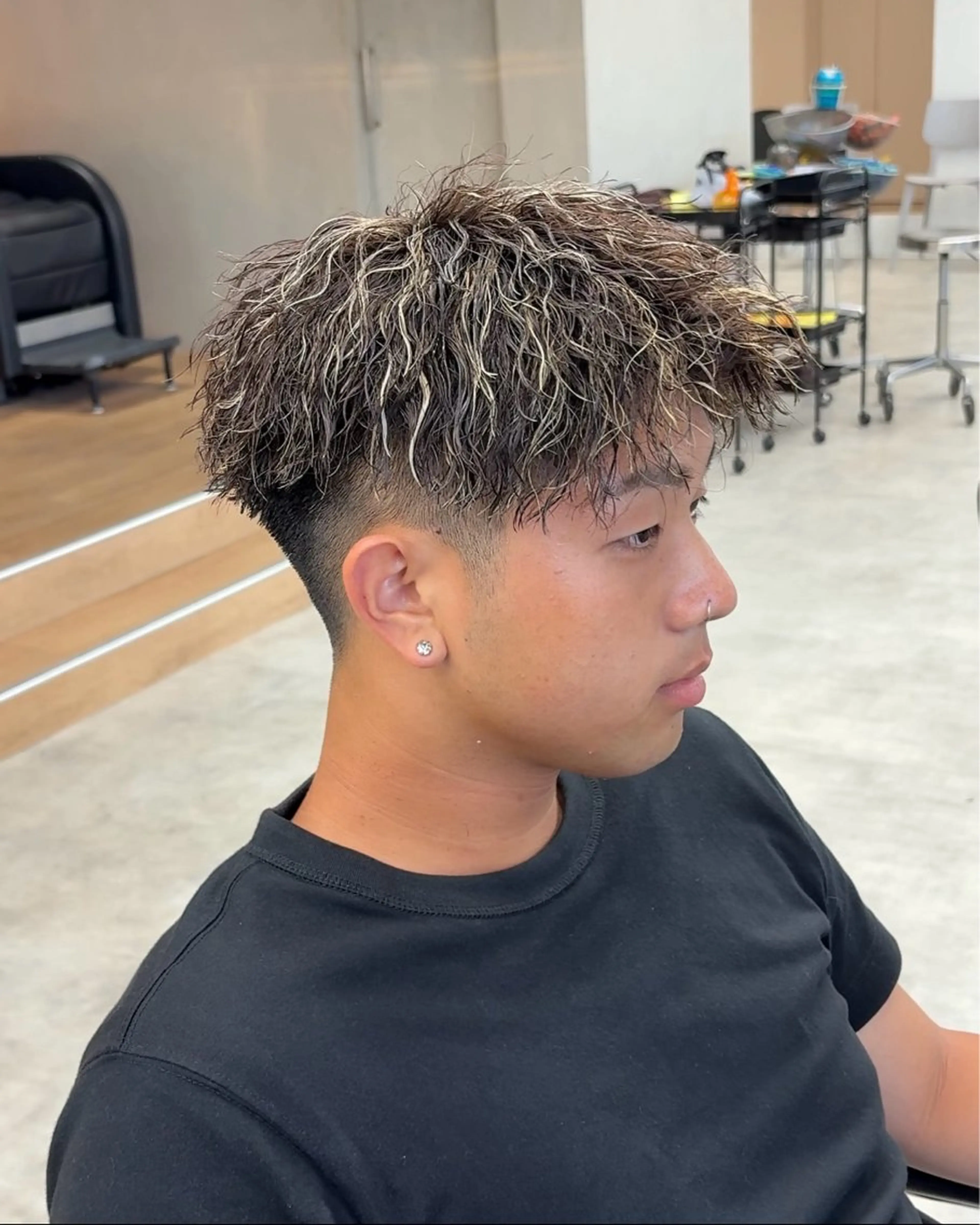 ショート カラー パーマ メンズ メンズハイライト メンズメッシュ メンズパーマ メンズツイストパーマ ハイライトカラー カット ヘアカラー メンズパーマ/ 新潟駅/佐藤裕のヘアスタイル