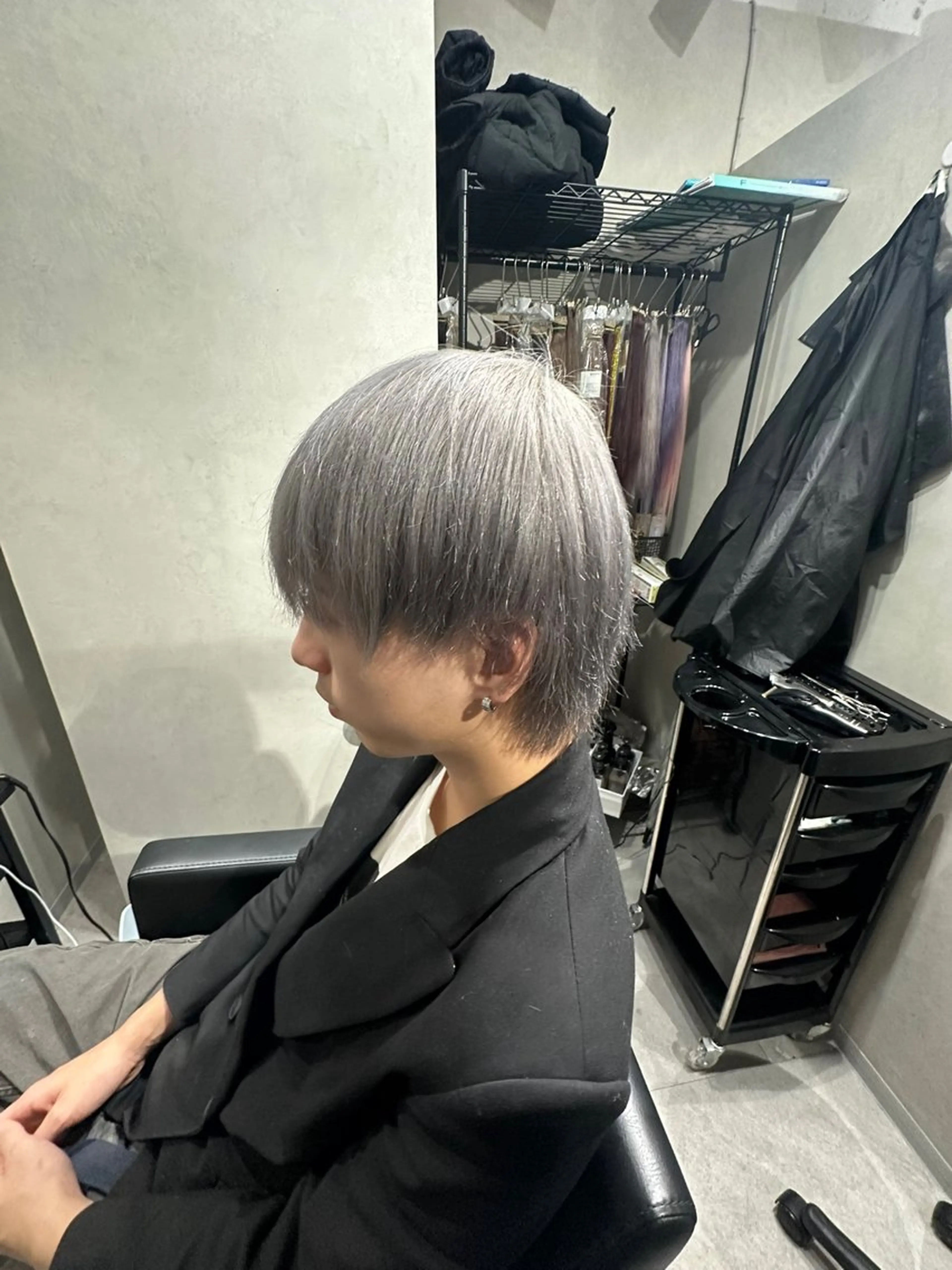 メンズ 奥本 侑 ハイトーン、髪質改善のヘアスタイル