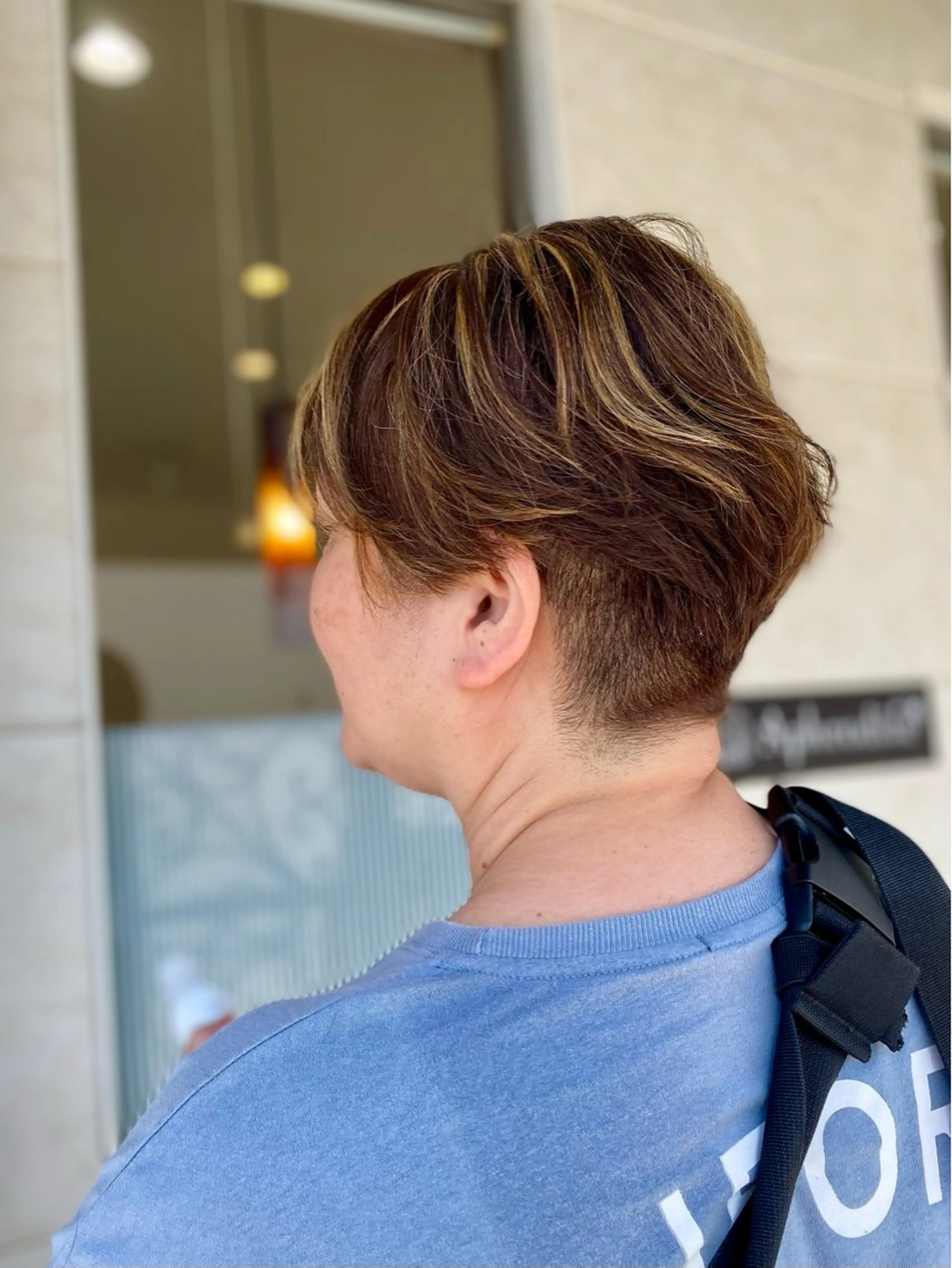 ショート カラー ハンサムショート ベージュカラー ハイライトカラー ハイライト ショートヘア カット ヘアカラー トリートメント 横手 亜紀のヘアスタイル