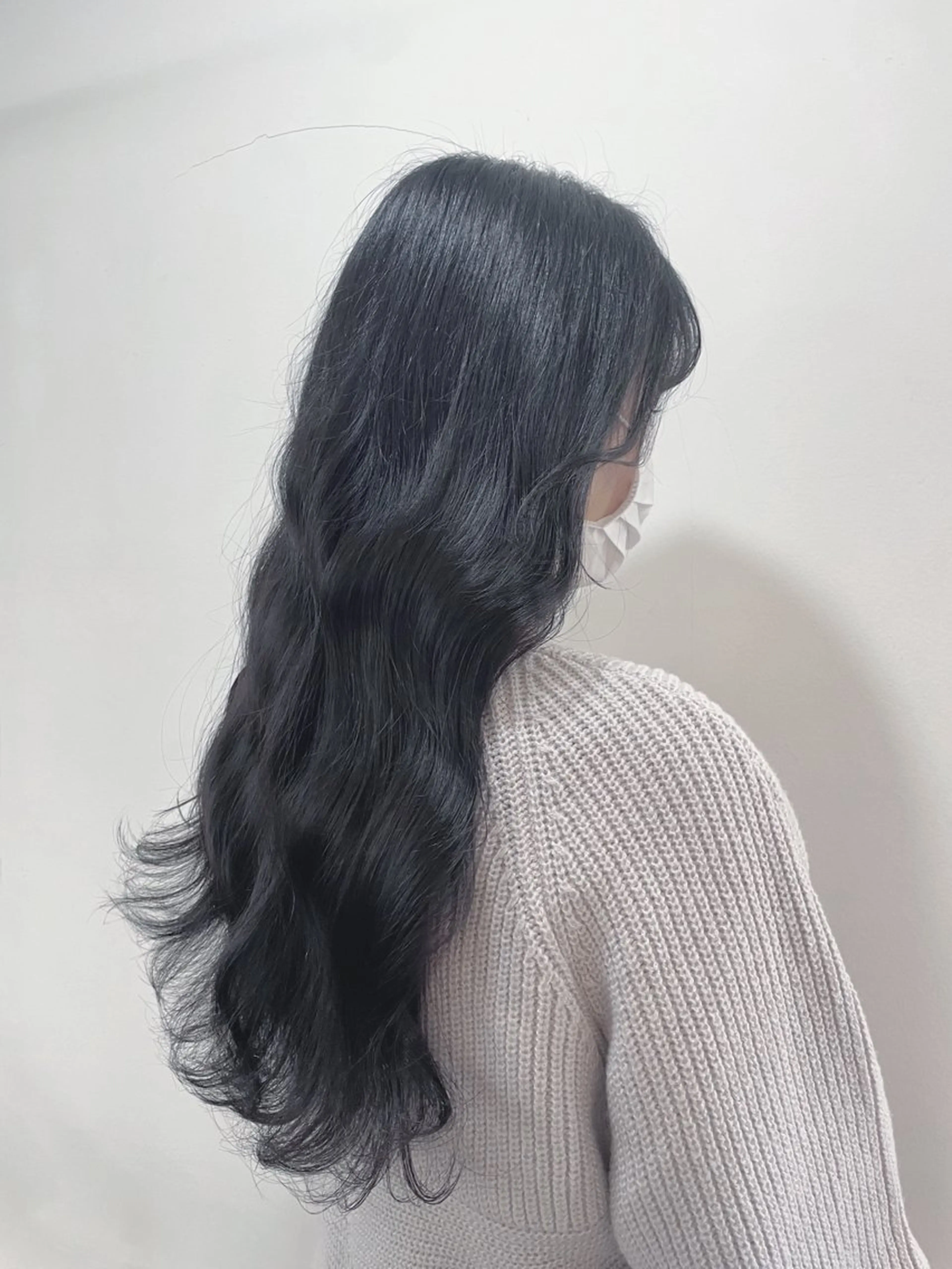 ロング カラー 黒髪 ブルーカラー ネイビーカラー 韓国風ヘア ロング mopa所属・mopa_kaede 暖色カラー/ロングのヘアスタイル