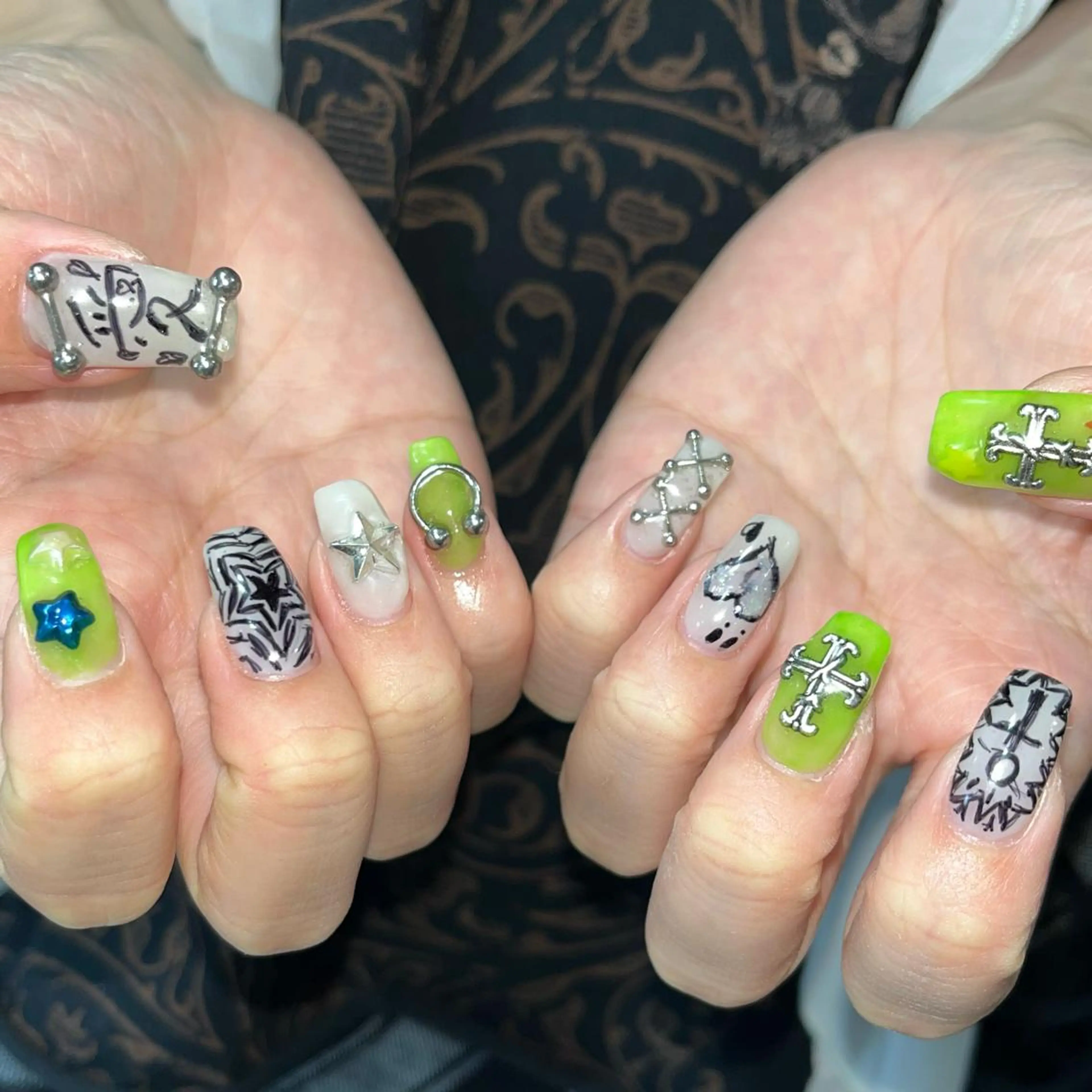 ネイル ハンドネイル 🪐富島彩夏 /海外nail🪐のネイルデザイン