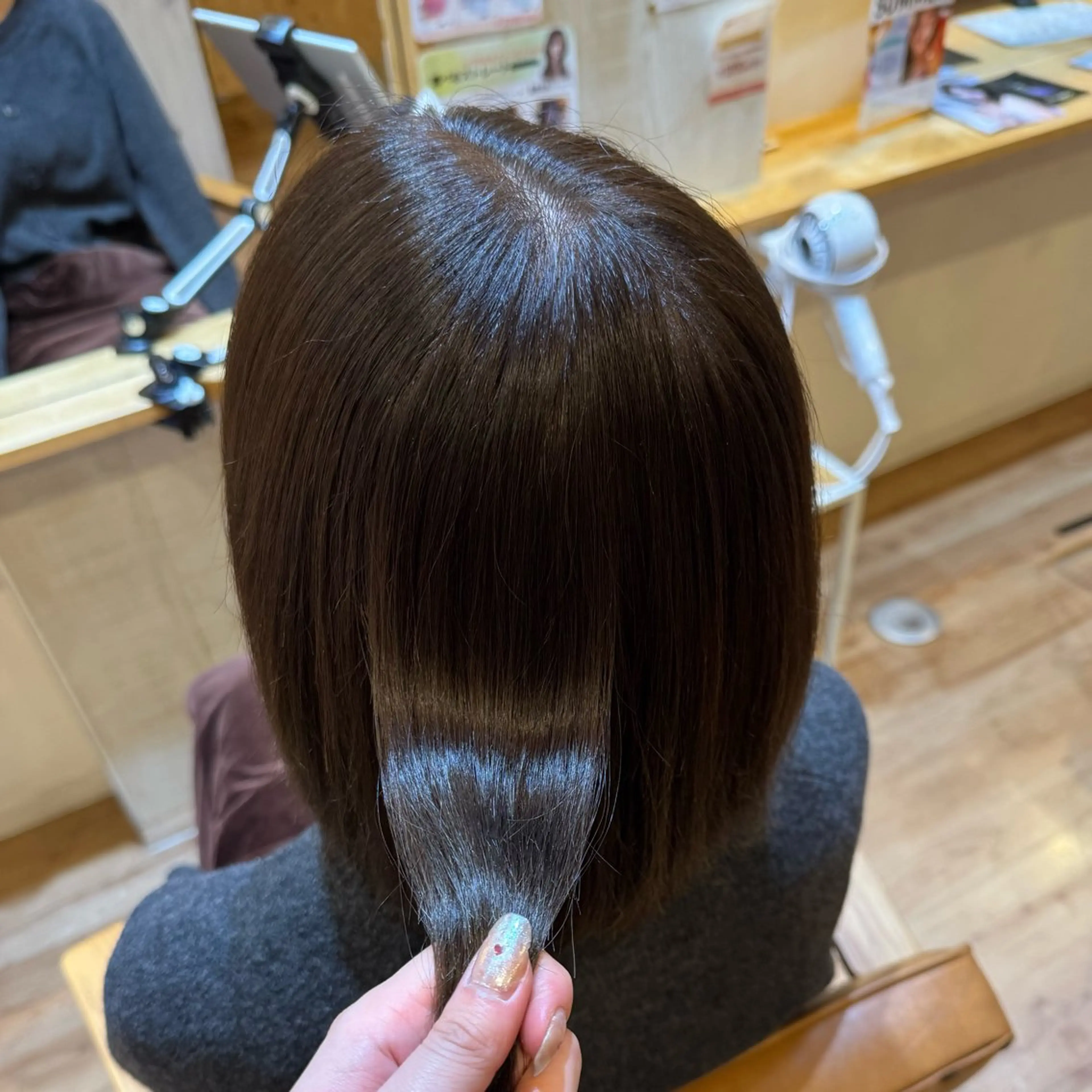 カラー 西邑 心のヘアスタイル