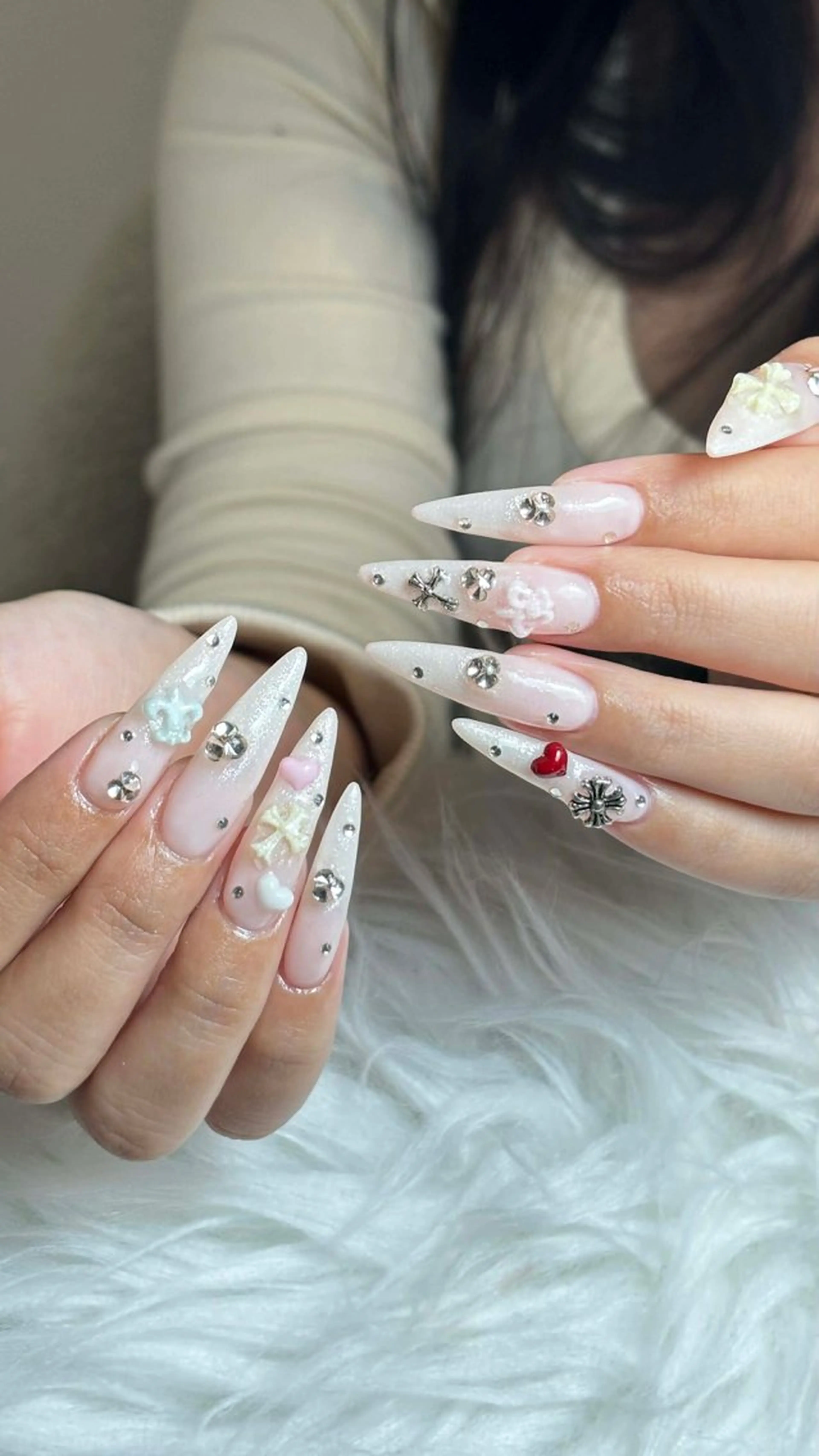 ネイル フレンチネイル ジェルネイル キラキラネイル 韓国ネイル マグネットネイル ハンドネイル Julli NailStudioのネイルデザイン