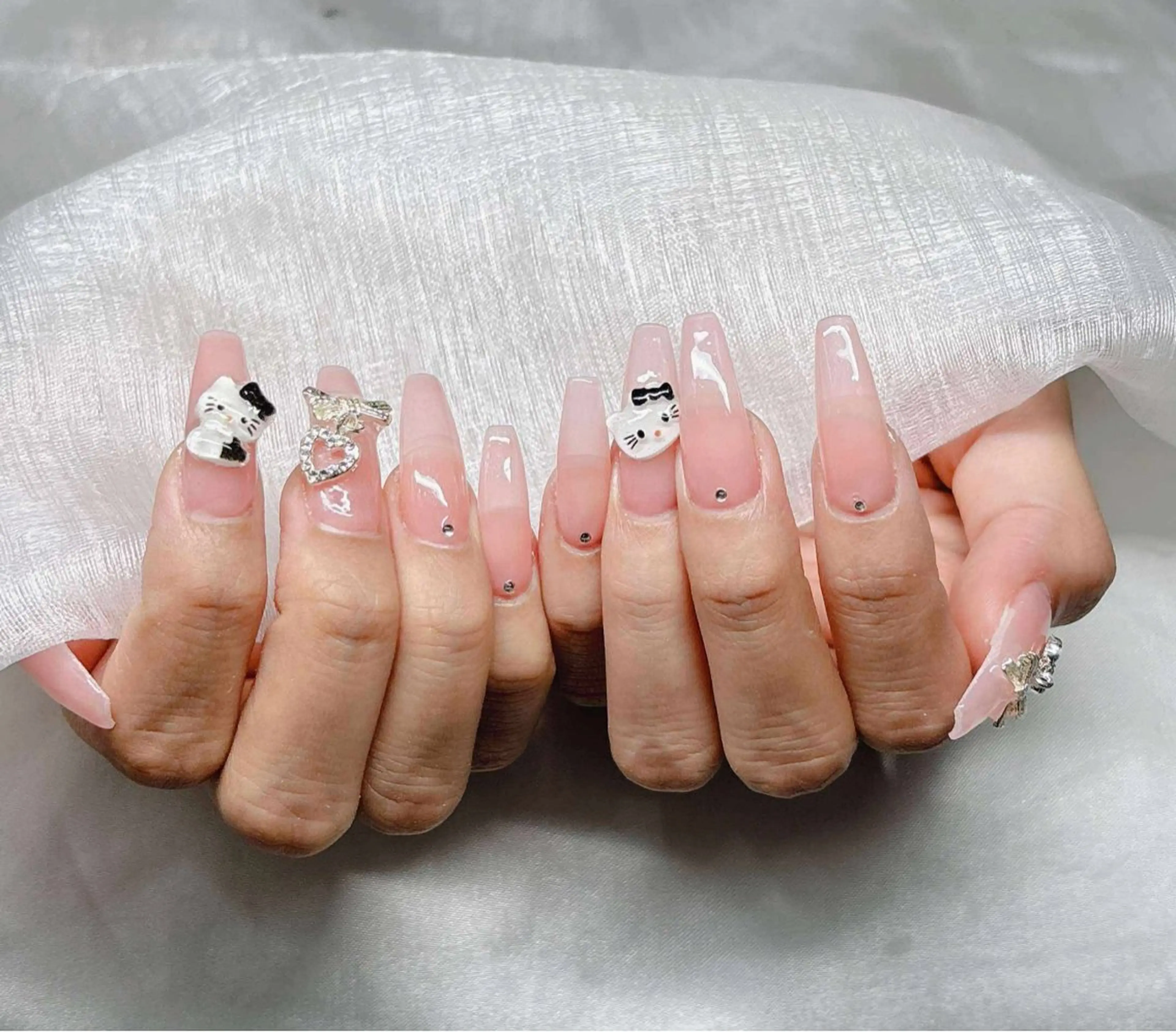 ネイル 長さ出し グラデーション 卒業式 キラキラネイル マグネットネイル ハンドネイル Lee Nailsのネイルデザイン