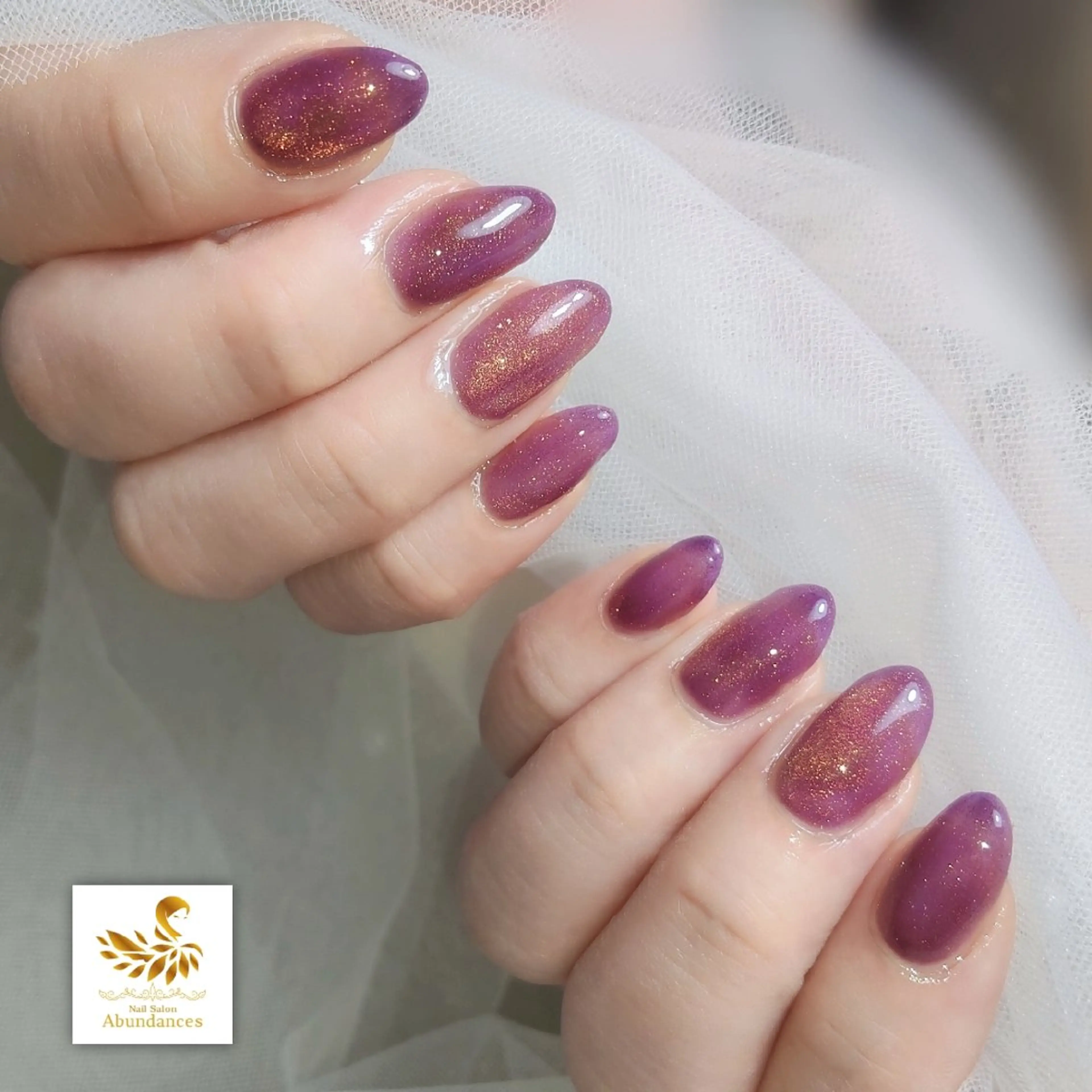 ネイル ゴールド キラキラネイル マグネットネイル ハンドネイル 完全予約制個室サロン Abundancesのネイルデザイン