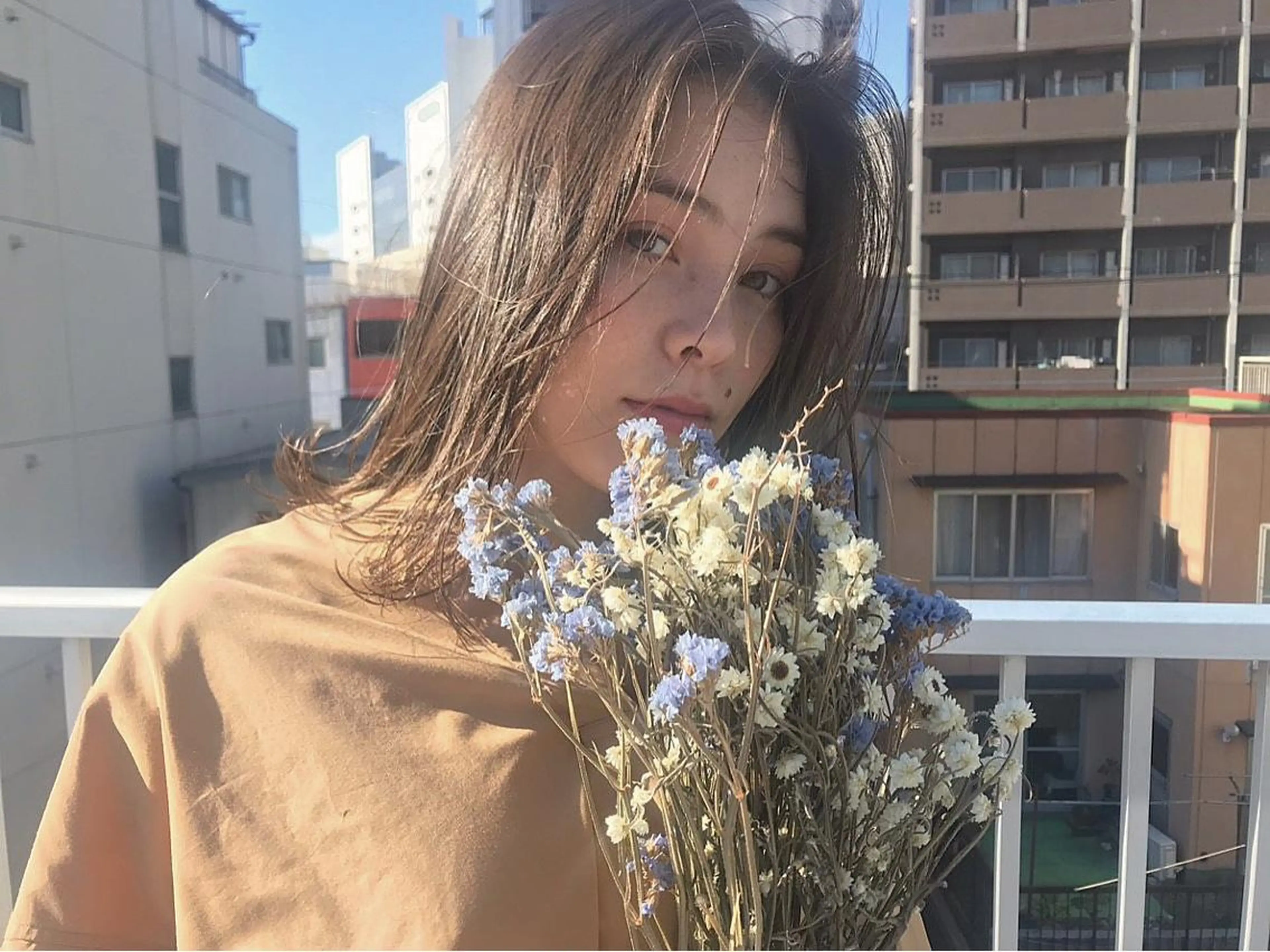 セミロング 外国人風カラー SALOWIN新潟万代所属・緑川 瑞穂のヘアスタイル