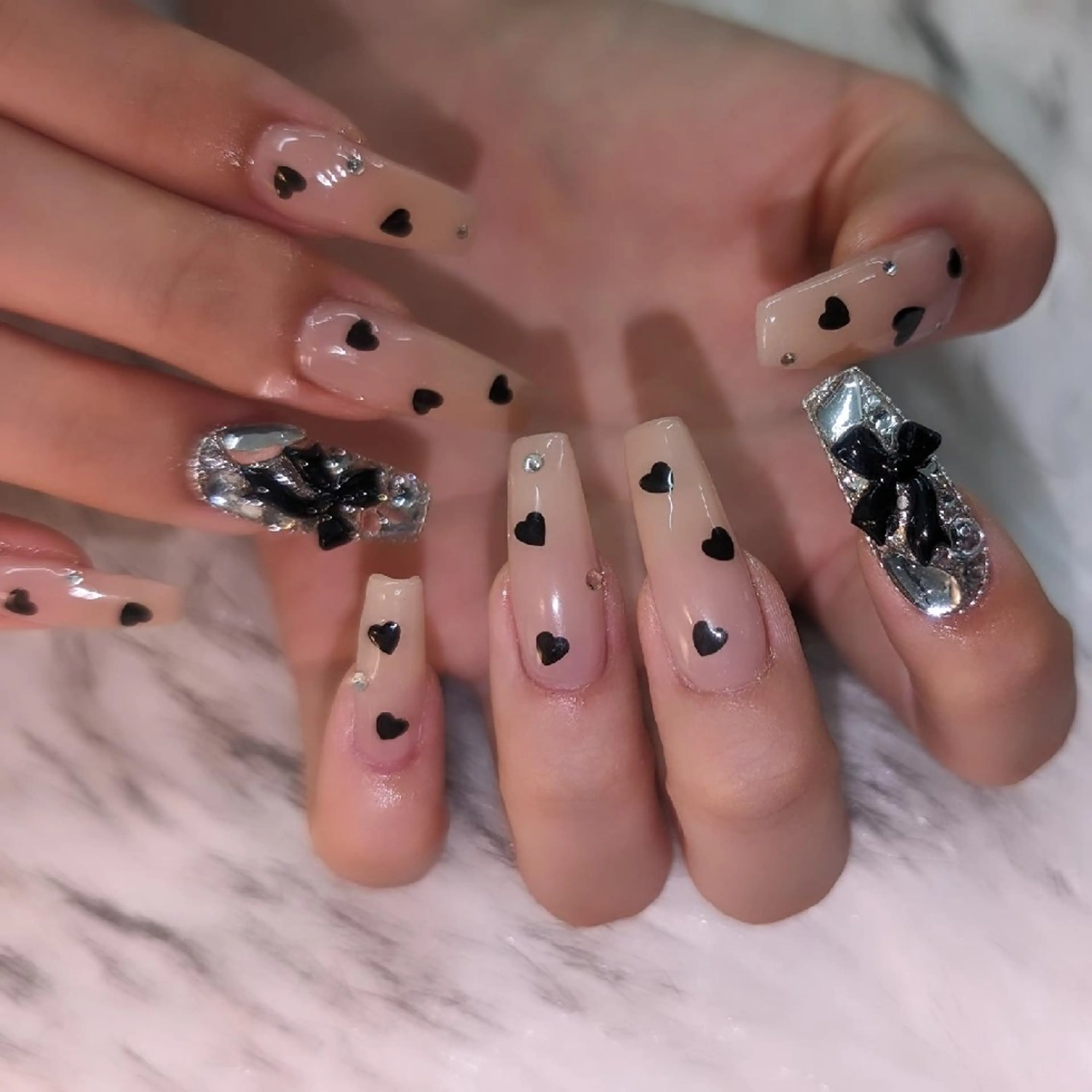 ネイル ハンドネイル RUNWAY 　　の眉毛・アイブロウイメージ