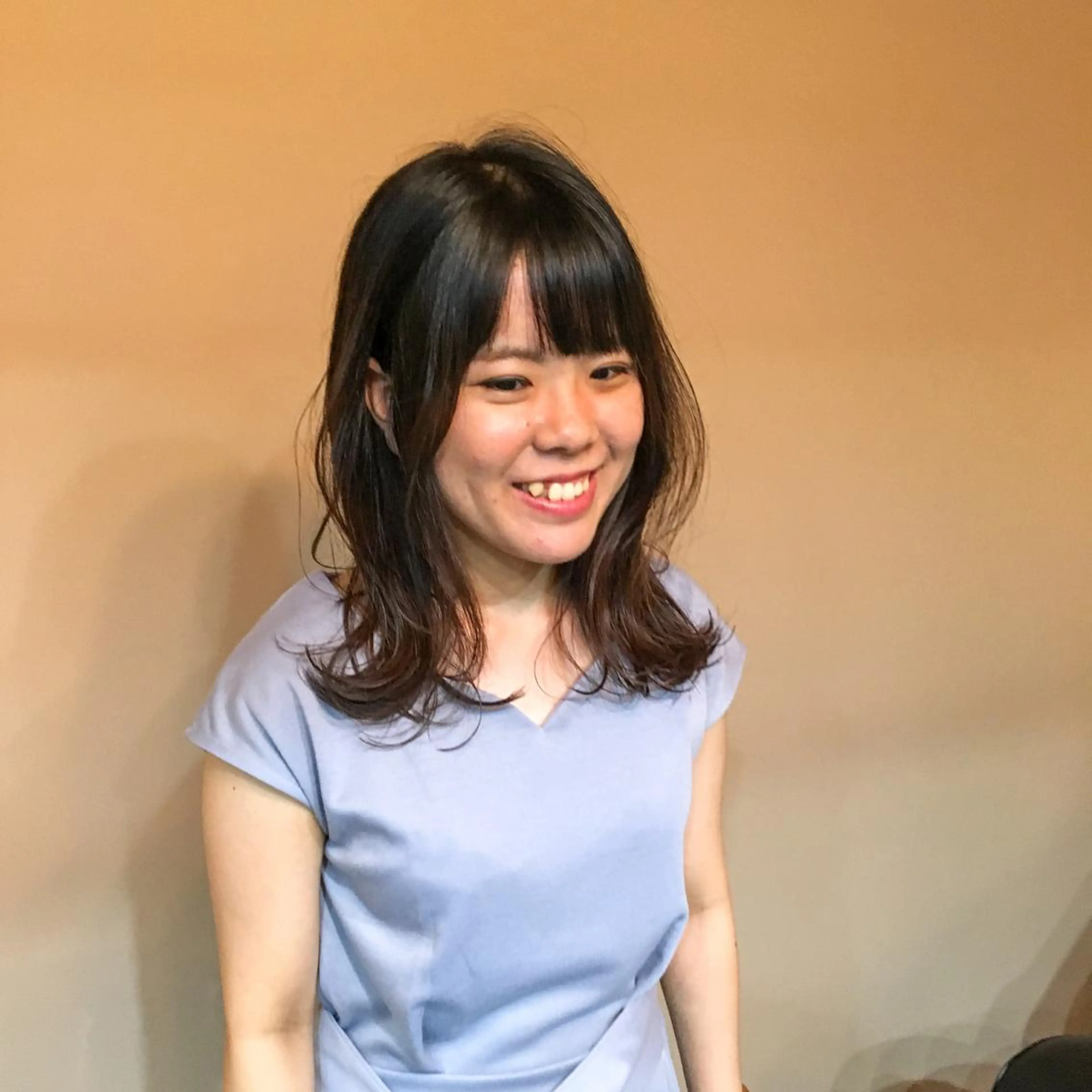 ミディアム レイヤーカット ローレイヤー 外ハネヘア tender所属・tender KOZONOのヘアスタイル