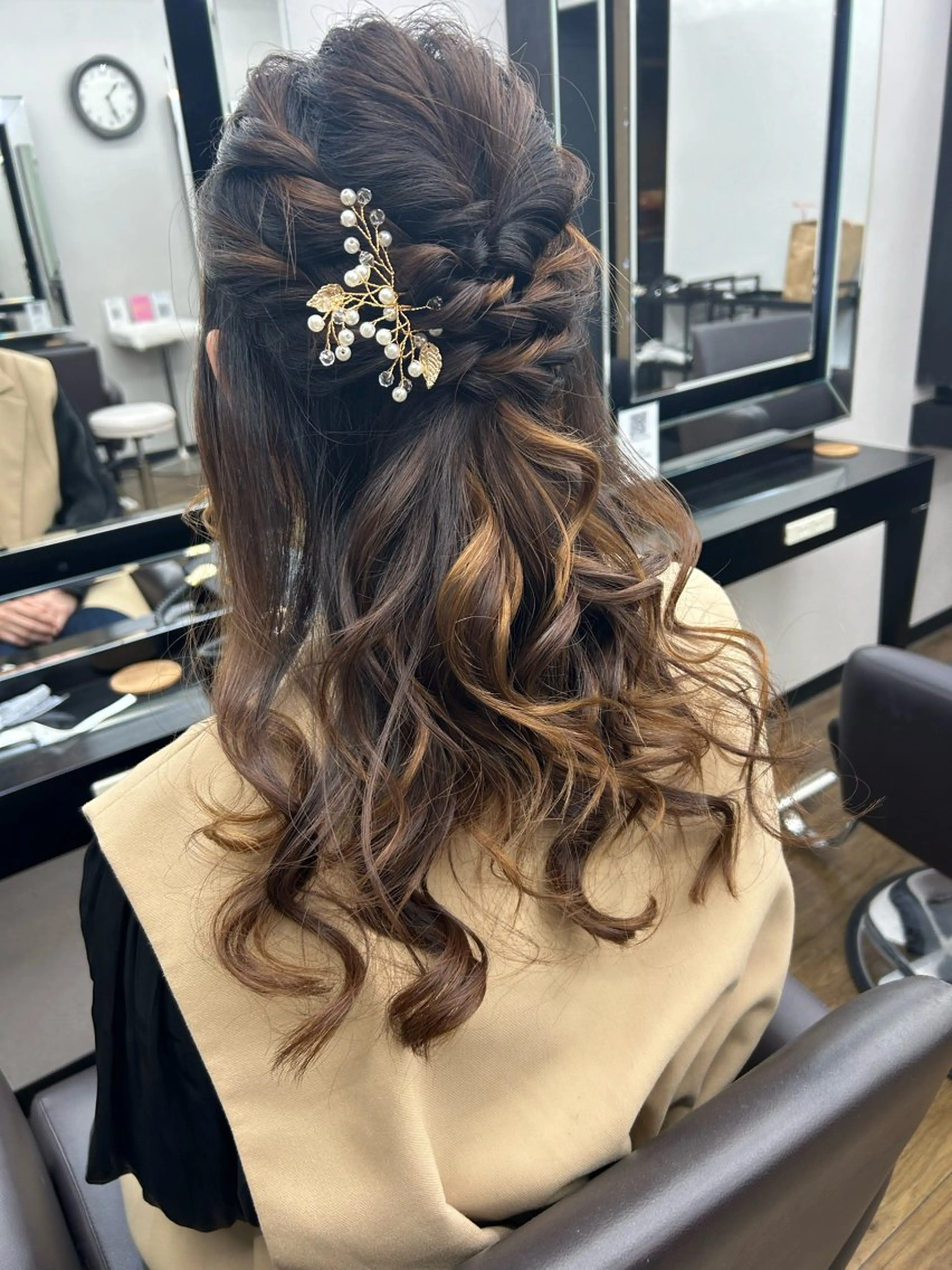 セミロング ヘアアレンジ ハーフアップ alpha. カラーエクステ下妻のヘアスタイル